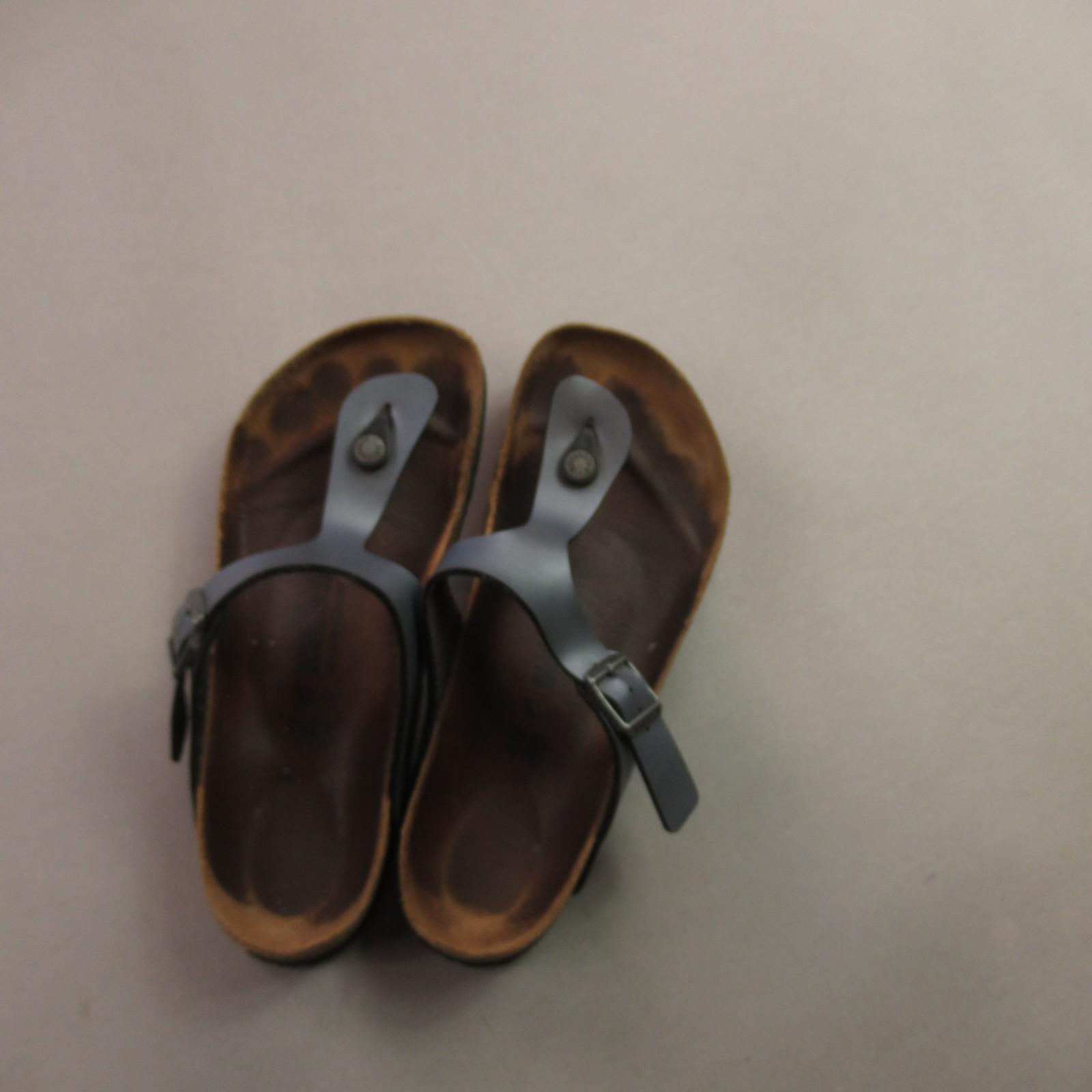 Birkenstock Gizeh Sandals Women’s Size 40 (USA 9) Metallic