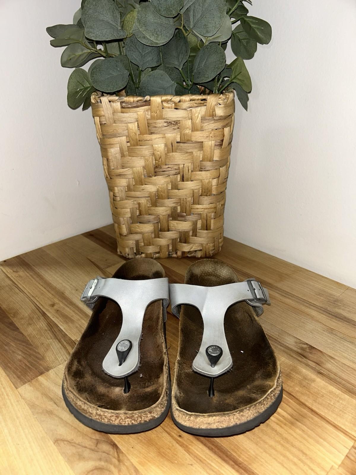 Birkenstock Gizeh Sandals Women’s Size 8.5 (41) Silver