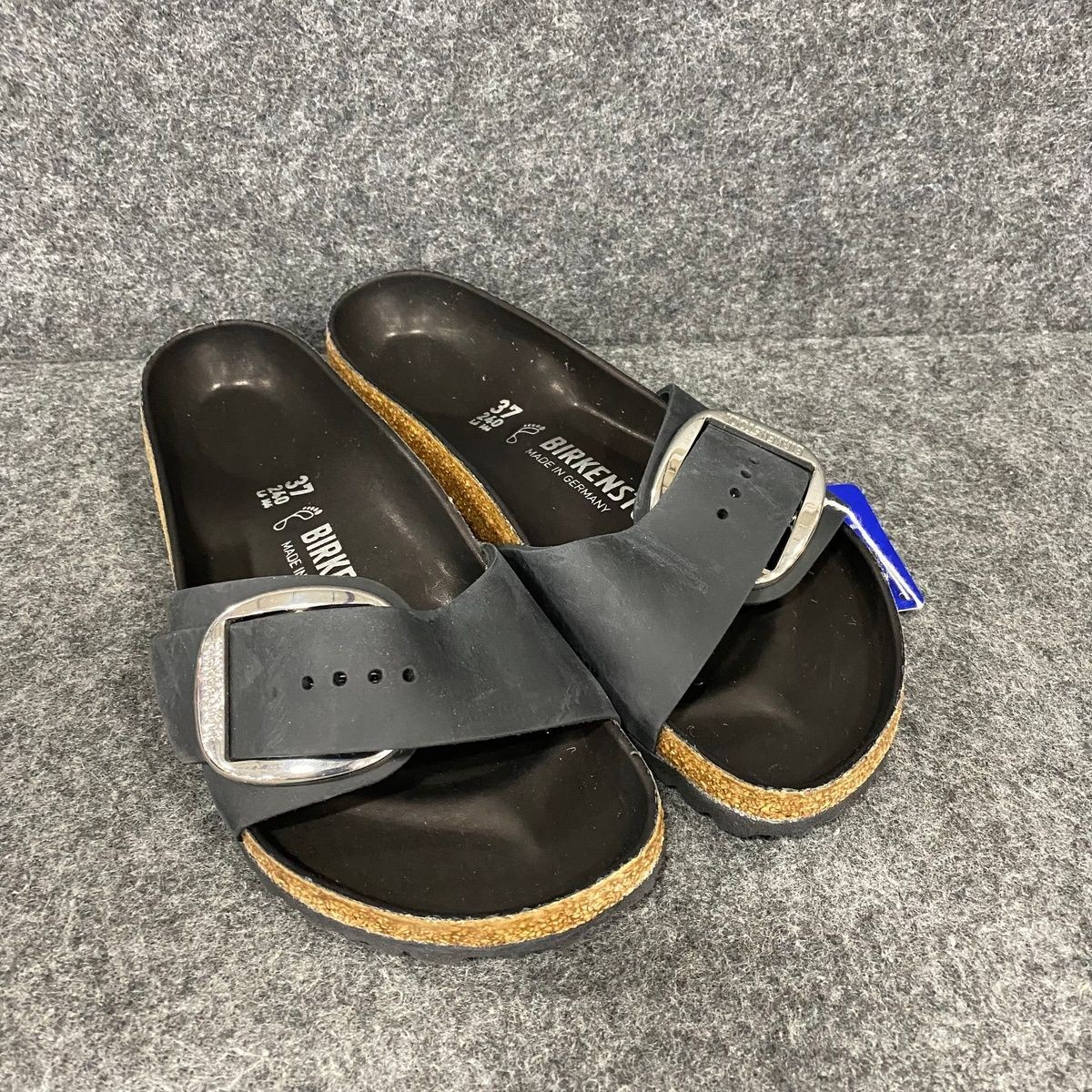 BIRKENSTOCK Madrid Big Buckle Oiled Leather Sandals Unisex Size M4/W6