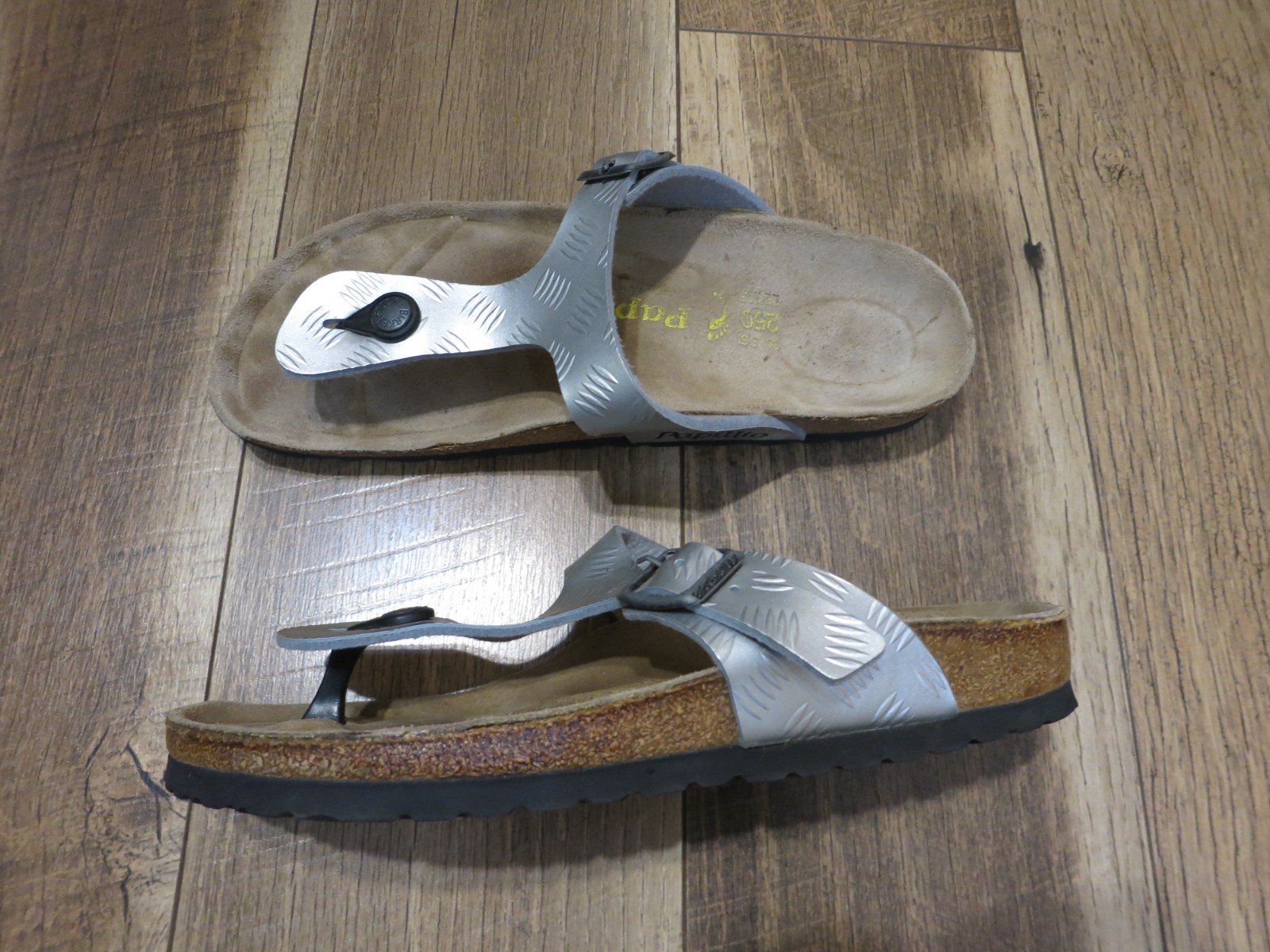 Birkenstock Papillio Women’s Silver Gizeh Thong Sandals Sz 8 EU 39 Narrow USED