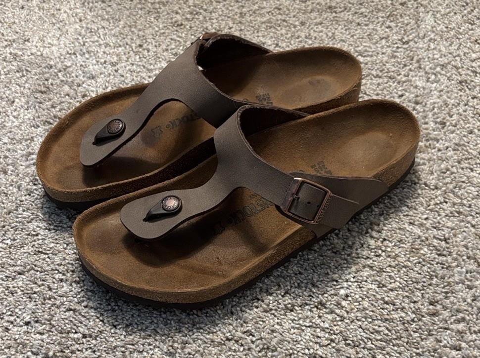 Birkenstock Gizeh Leather Thong Sandals in Mocha Size 41