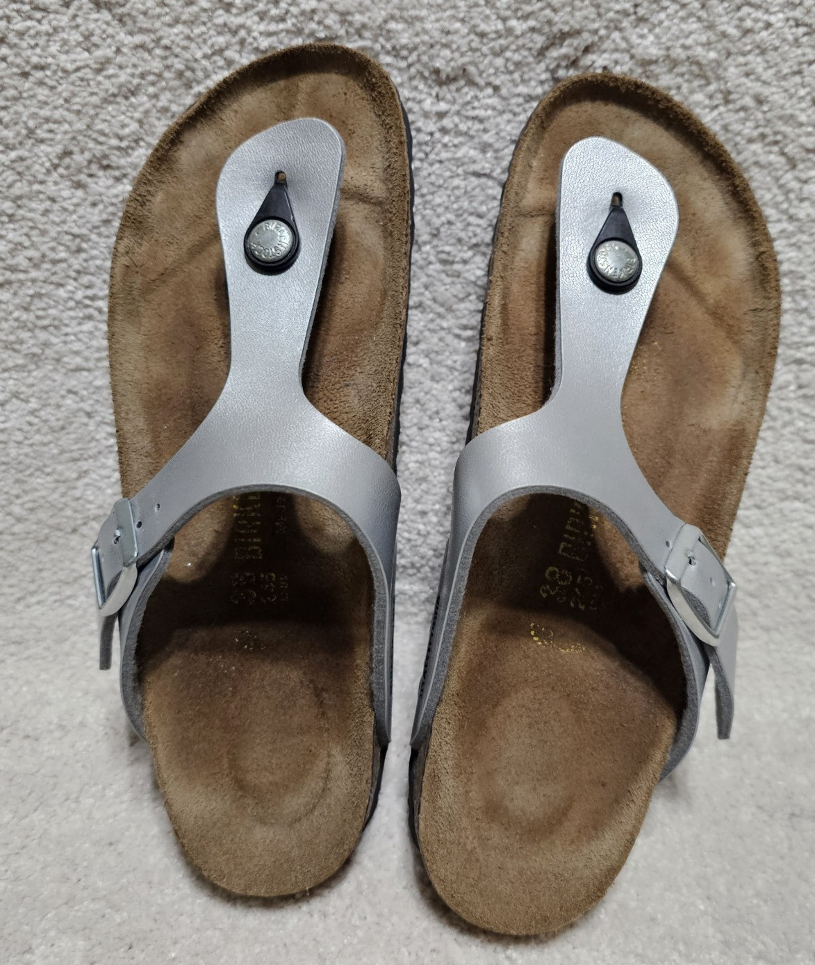 Birkenstock Gizeh Metalic Silver Sandal Sz 38  –  NWOB