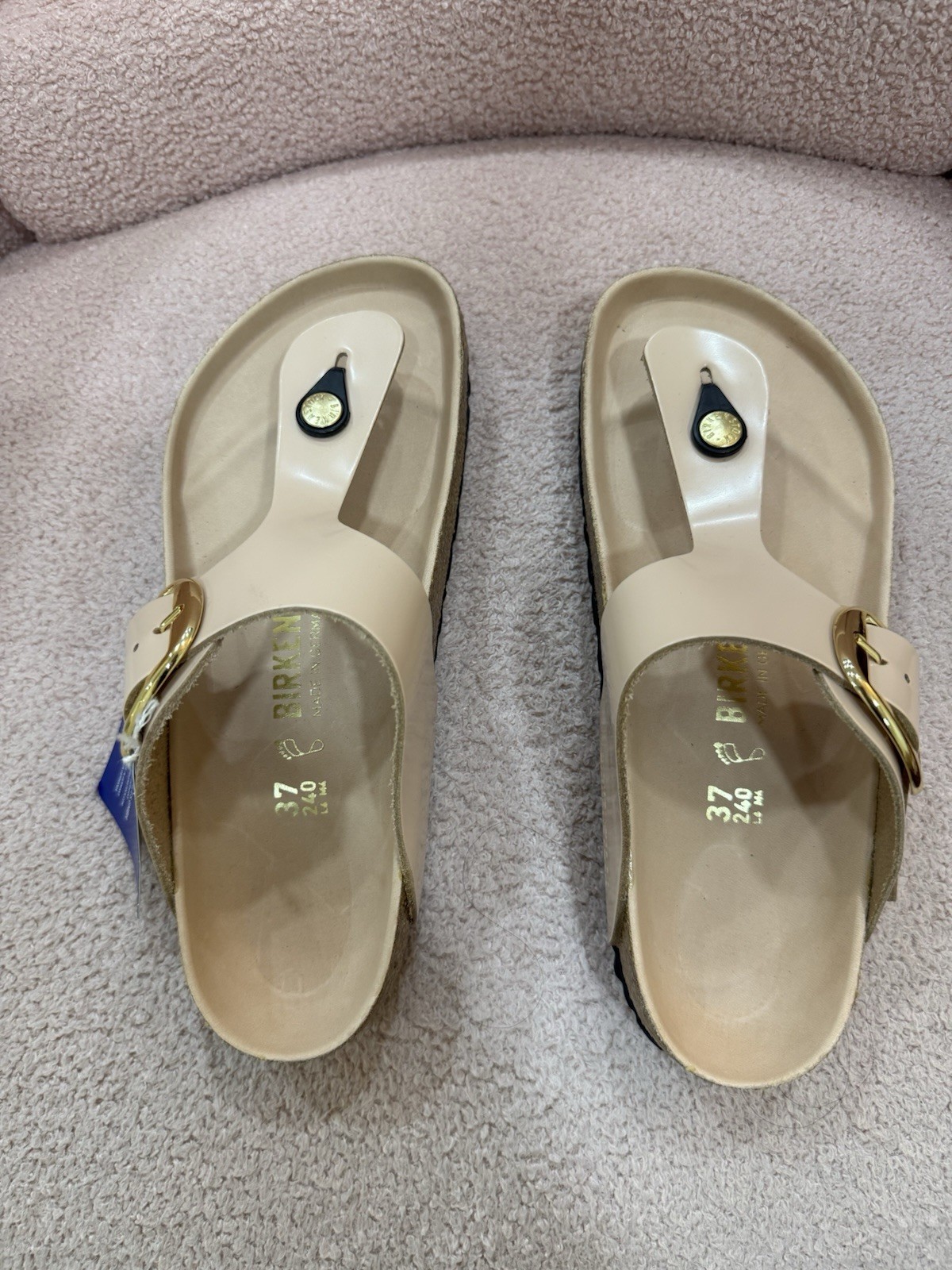 NWT Birkenstock Gizeh Big Gold Buckle Thong Sandals Nude Color ECRU Size EU 37