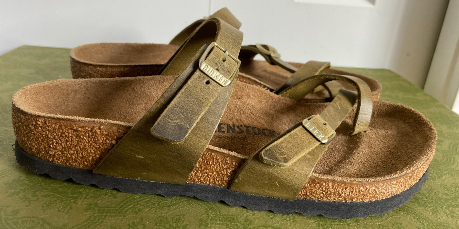 BIRKENSTOCK Mayari Oil Leather Toe-Loop Women’s Sandals EU 39- Olive