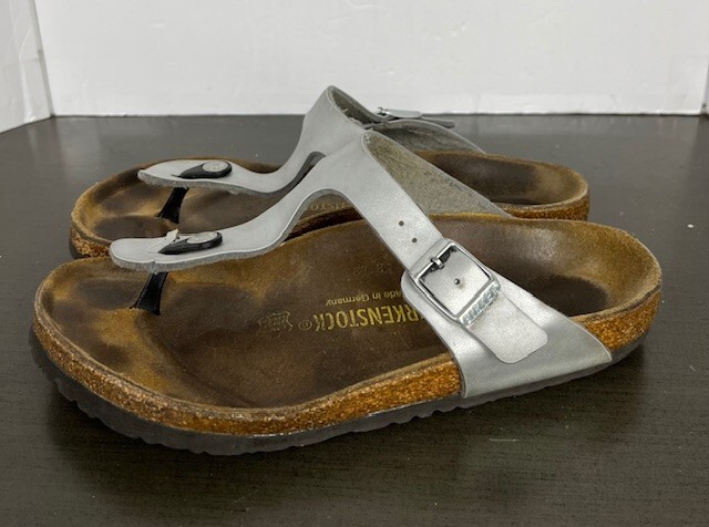 Birkenstock Gizeh Sandals Metallic Silver Size Women 8 Men 6 Fair Condition