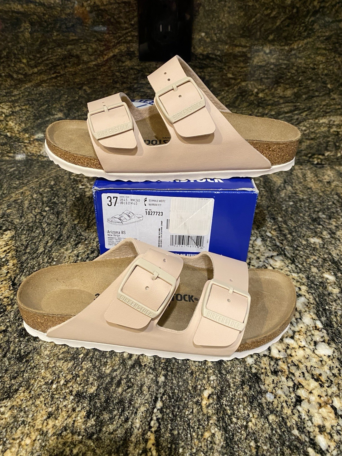 New Womens Birkenstock Arizona Birko-Flor Sandals, size 6 Narrow