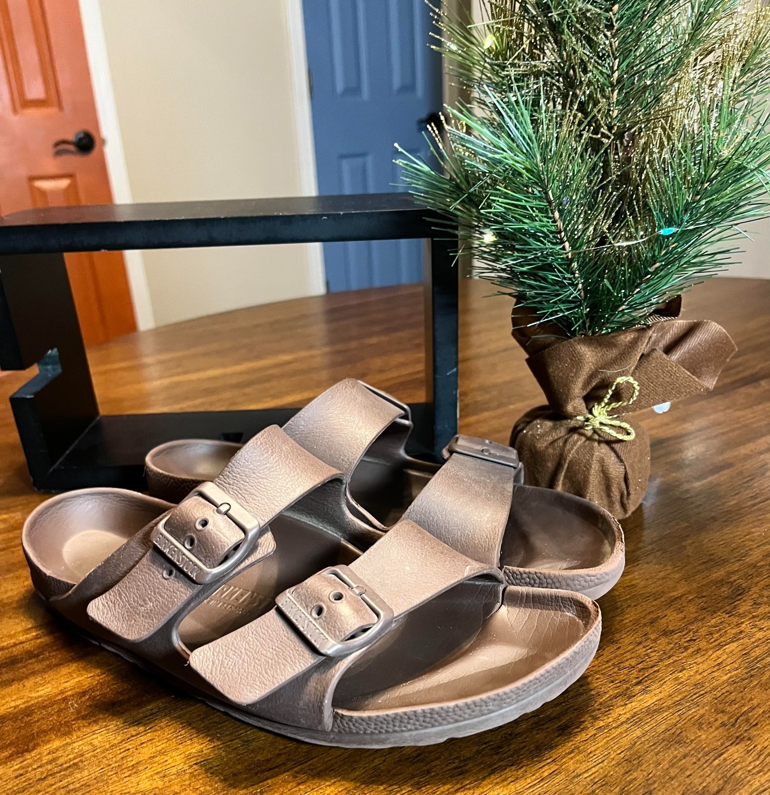 Unisex Brown Birkenstock Arizona Footbed Sandal Women’s Size 9 Men’s 7