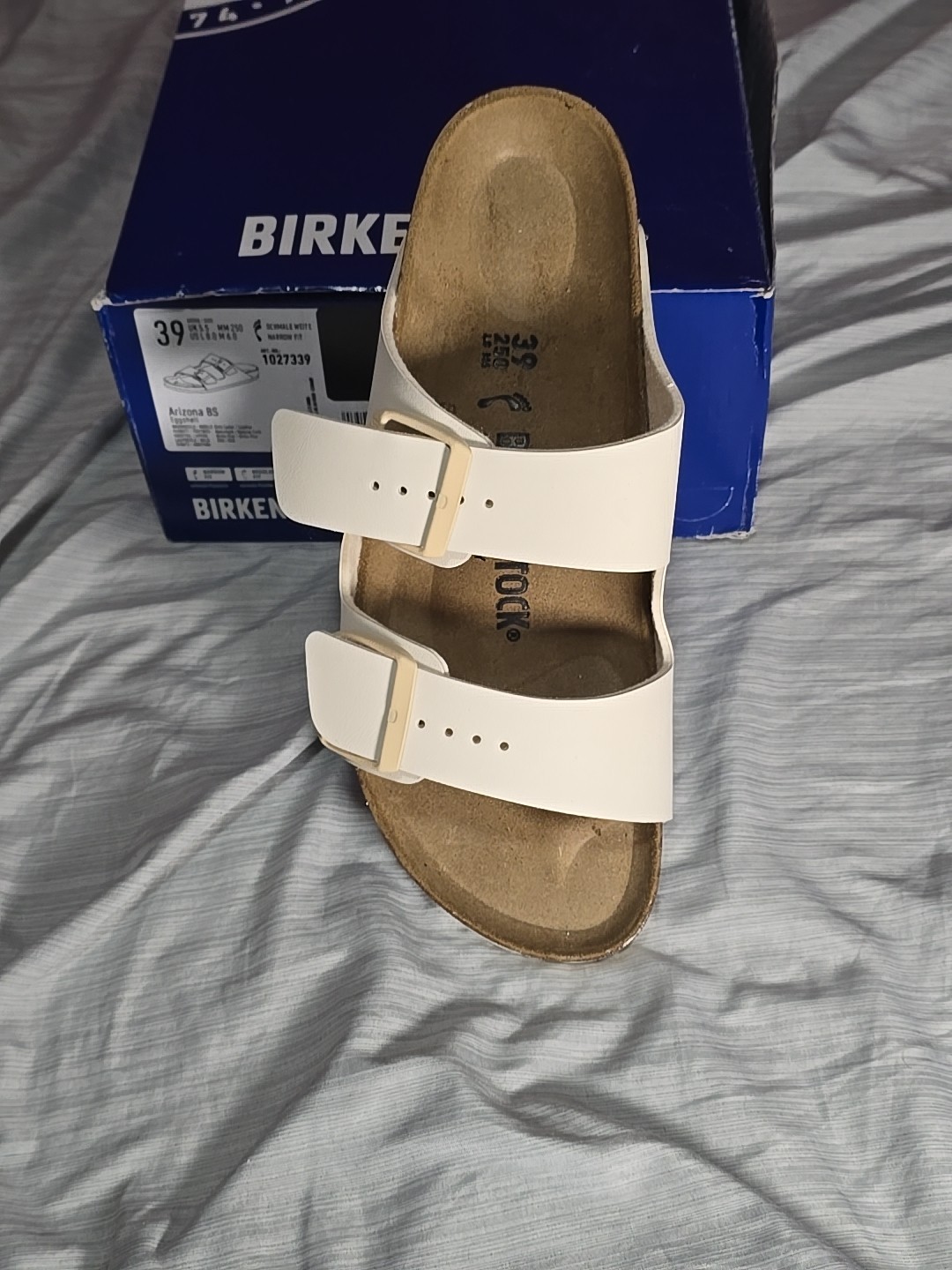 Sz 8 – Women’s Birkenstock Arizona BS Sandal ‘Eggshell” 1027339