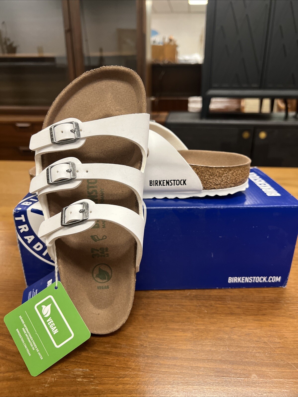 NEW BIRKENSTOCK Women’s Florida White Birko-Flor Sandal (regular) – Vegan 37 L6