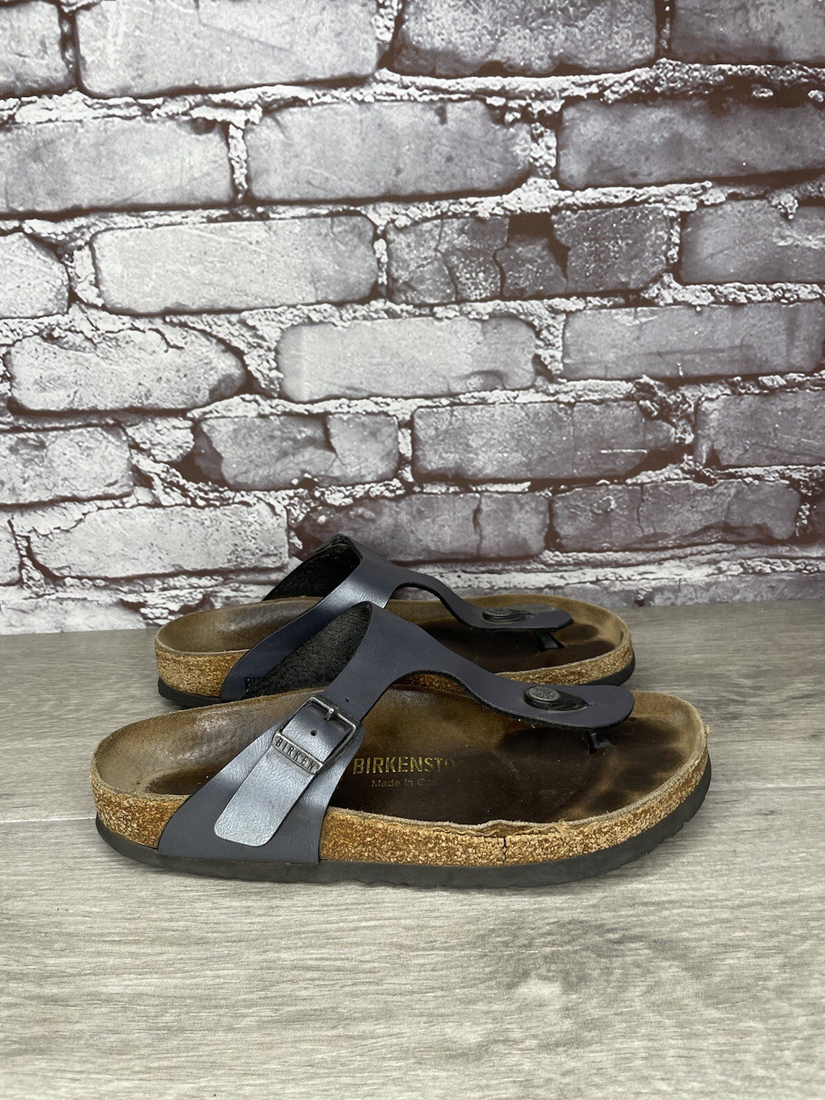 Birkenstock Gizeh Metallic Blue Leather Strap Sandals Women Sz 37EU/6.5M Cracked