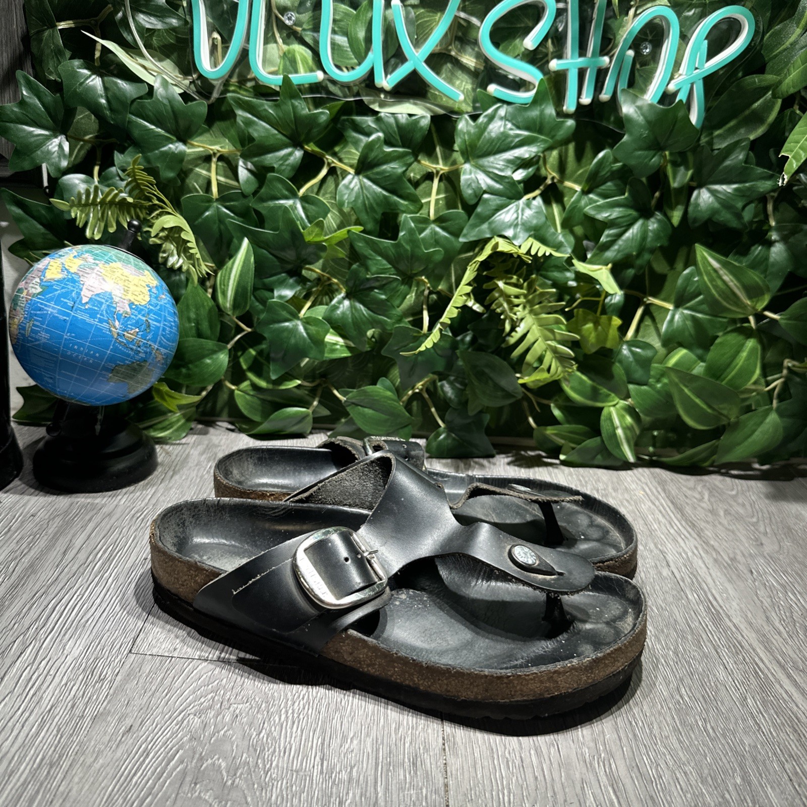 Women’s Birkenstock Gizeh Big Buckle Black Leather Thong Sandal Size 8 EU 39