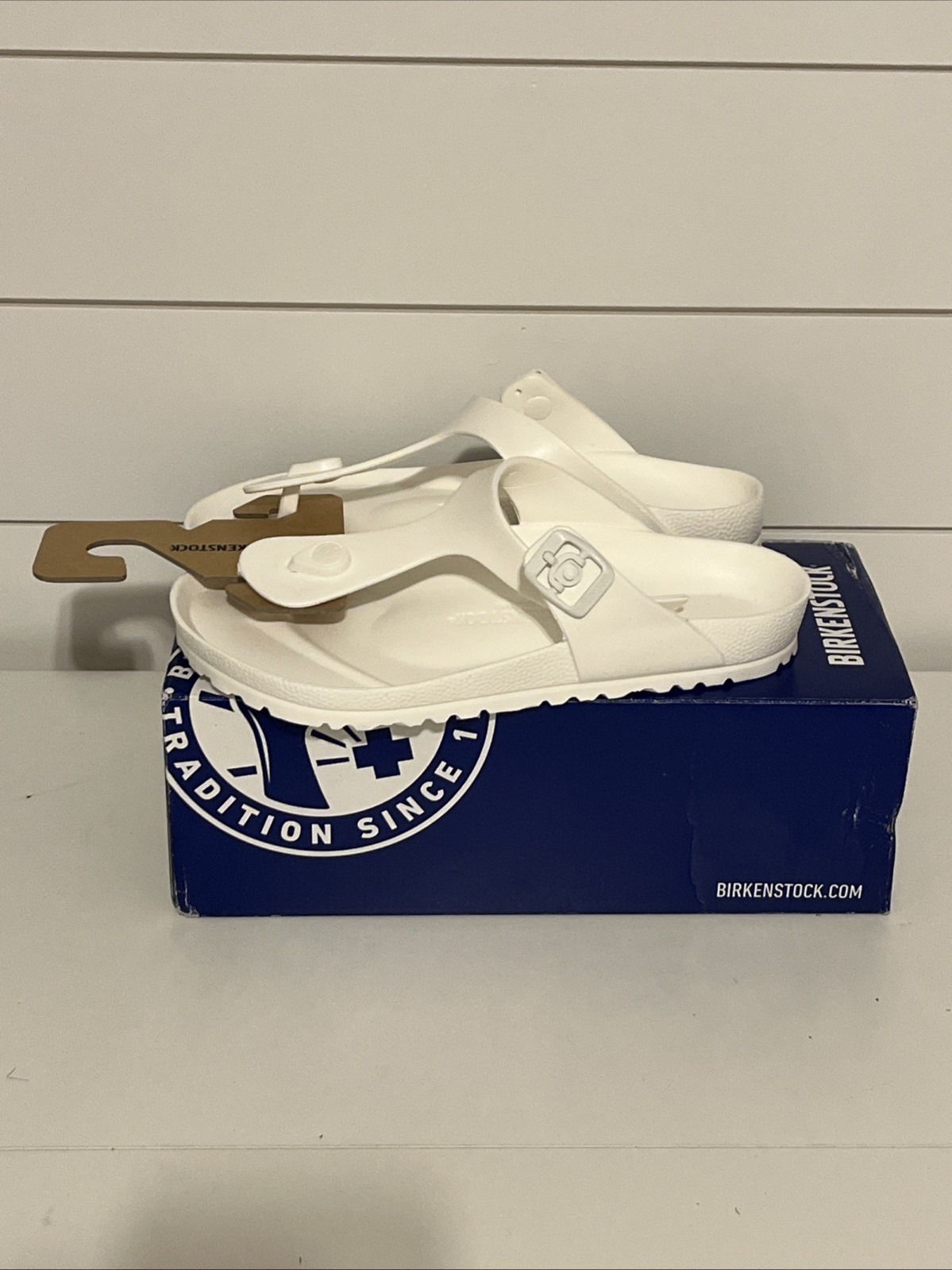 New In Box Birkenstock Gizeh EVA Sandals 39 White Women’s Size 8 Men’s 6 Unisex
