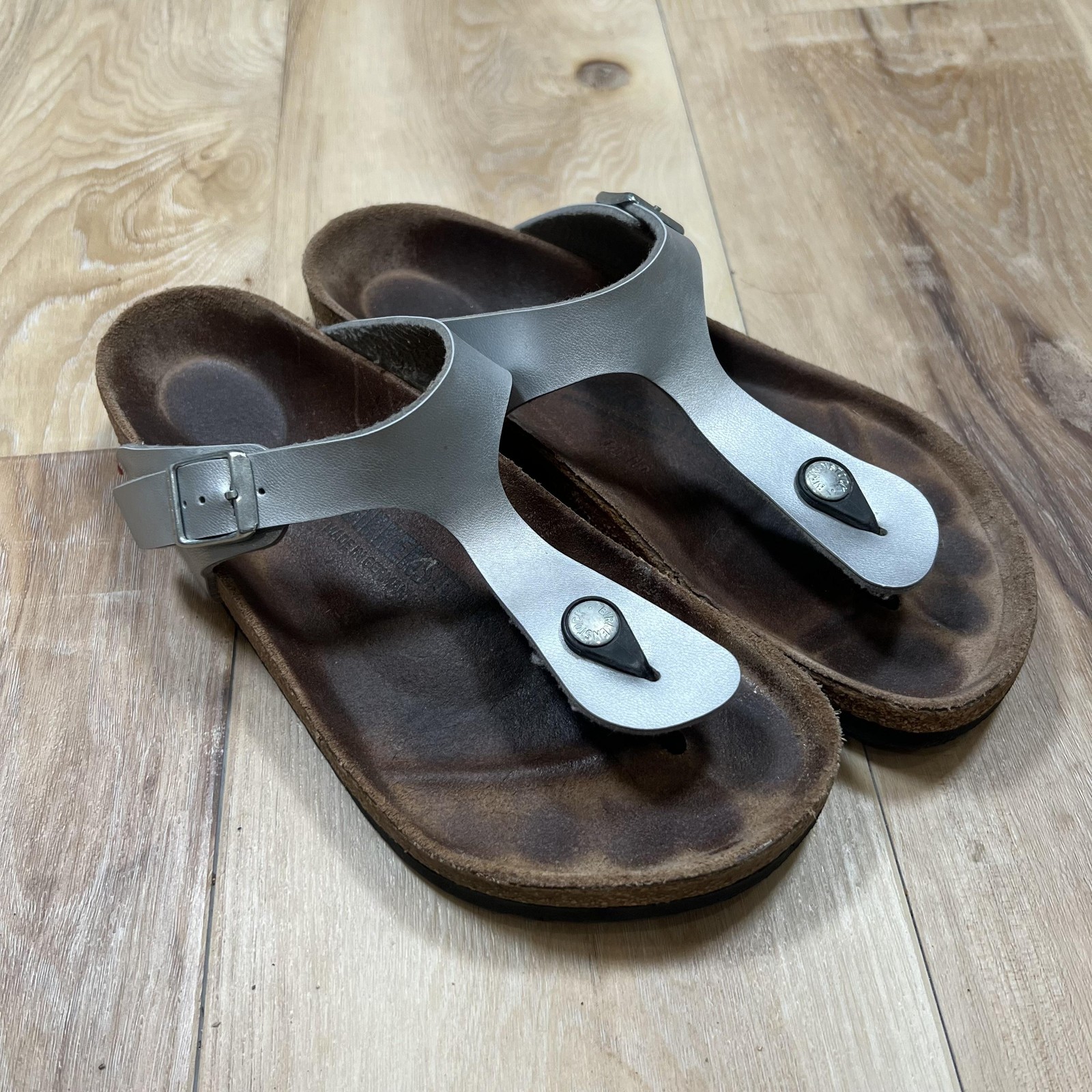 Birkenstock Gizeh Sandals Womens Size 8 Silver Thong Cork Footbed Comfort Slides