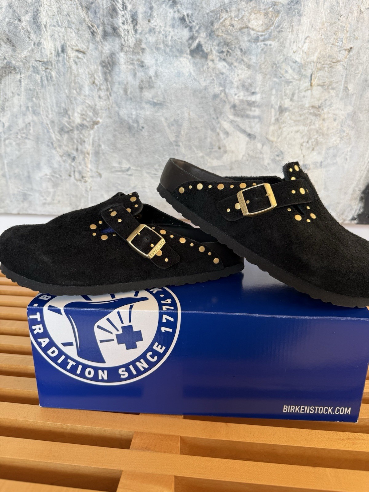 Women’s Birkenstock Boston Rivet Border Sz 38 US 7 NIB Black Suede Gold Rivets