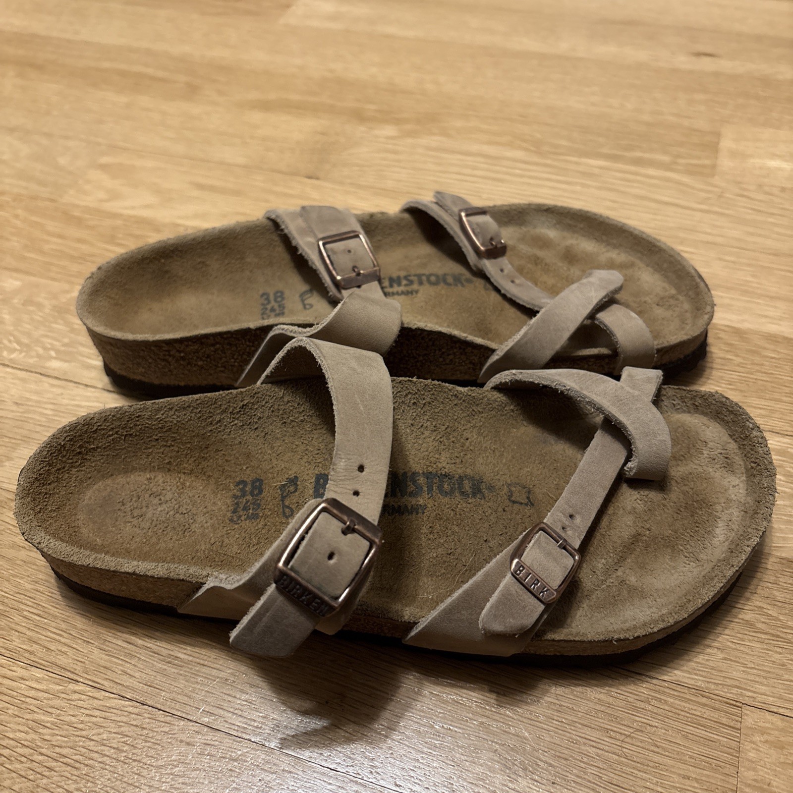 Birkenstock Mayari Sz EU 38 US 7 Brown Leather Buckle Toe Loop Strap Sandals