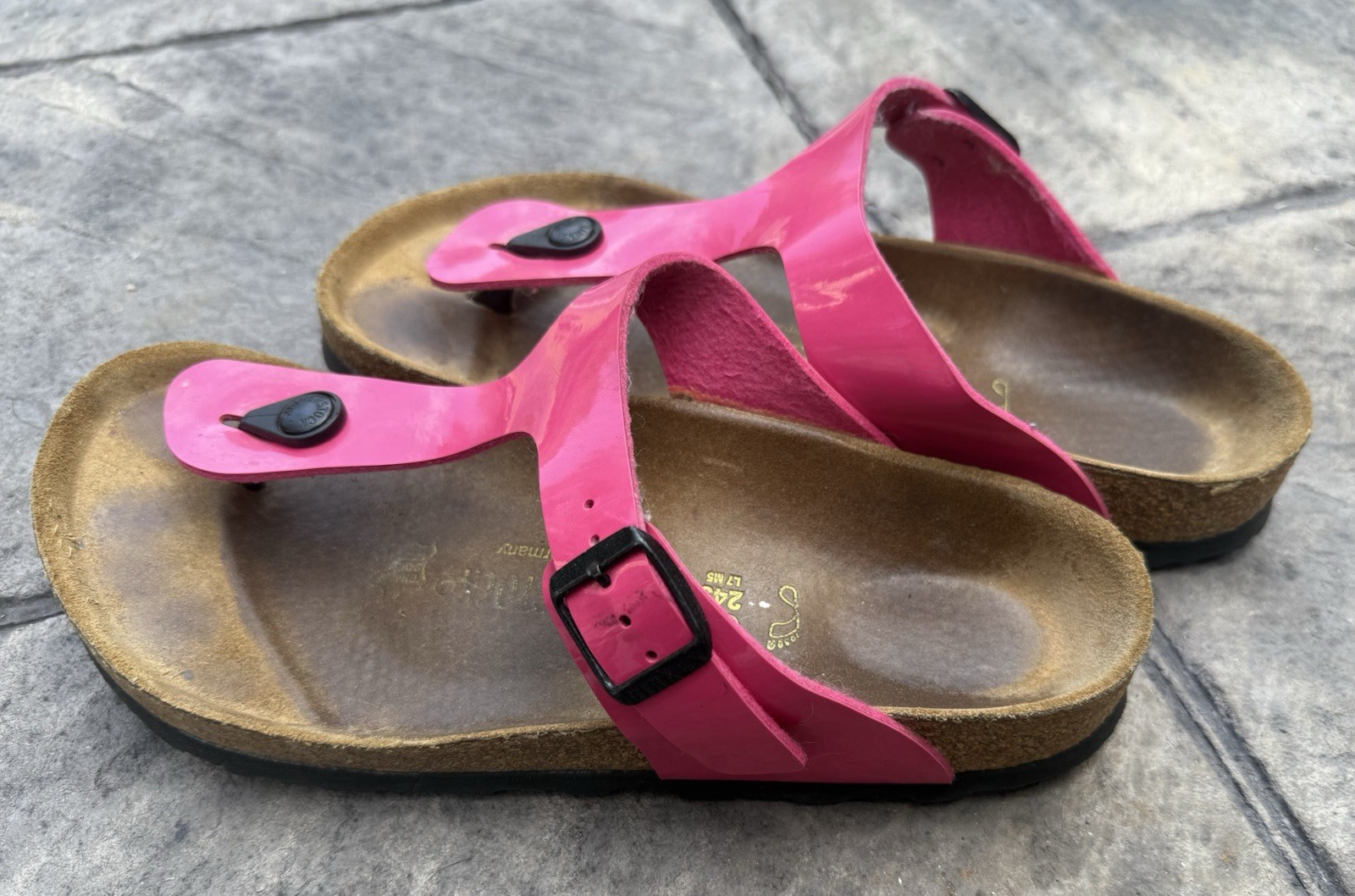 Birkenstock Gizeh Womens Patent Leather Fuchsia Tulip Sandals Size 38 – L 7 US