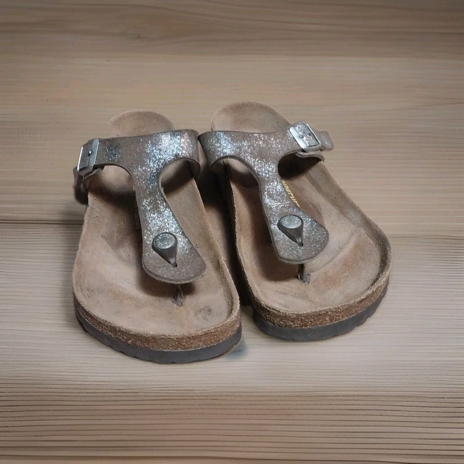 Birkenstock Gizeh Women’s Size 40 EU Silver Glitter Birko-Flor Sandals EUC