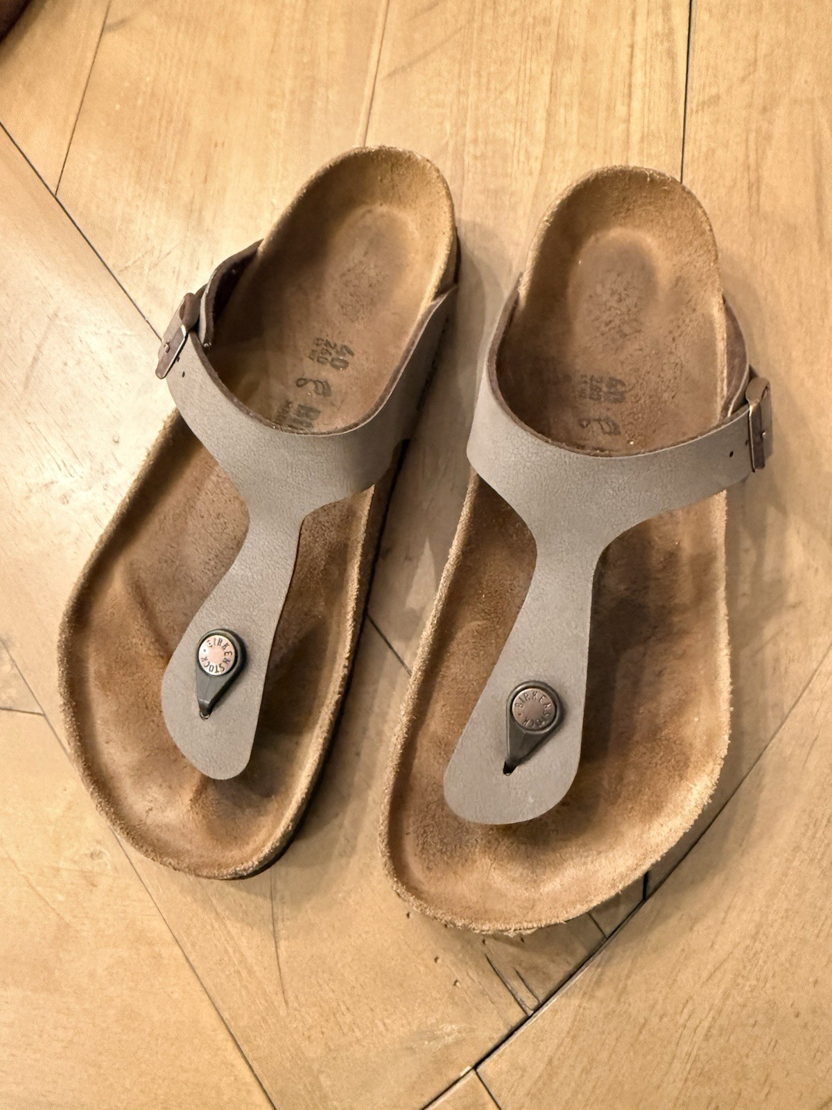 Birkenstock Gizeh Thong Sandals Women, Mocha, Size W9 (EUR 40)