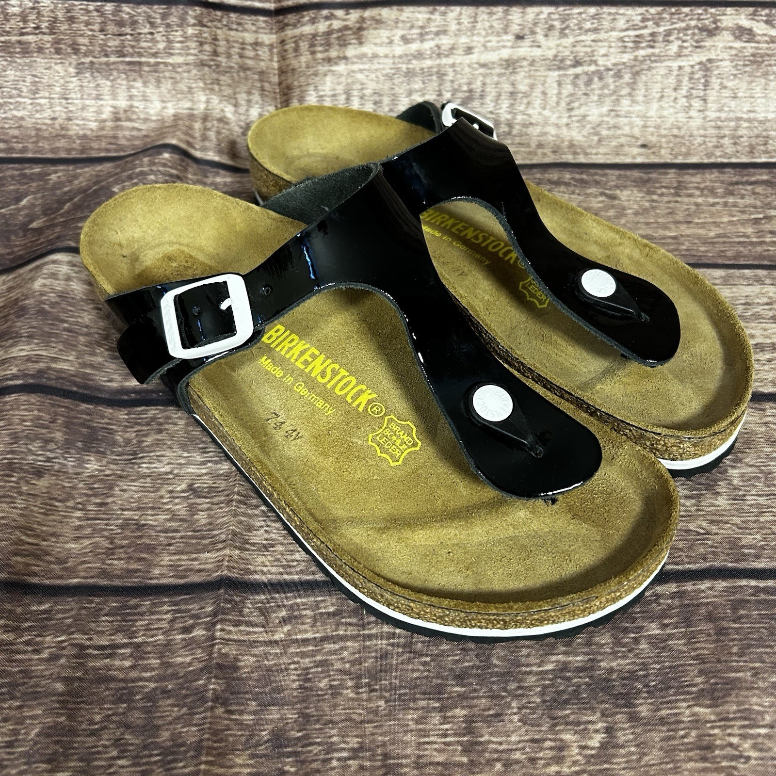 Birkenstock Gizeh Patent Black  w/ white contrast detail Birko Flor Size 37