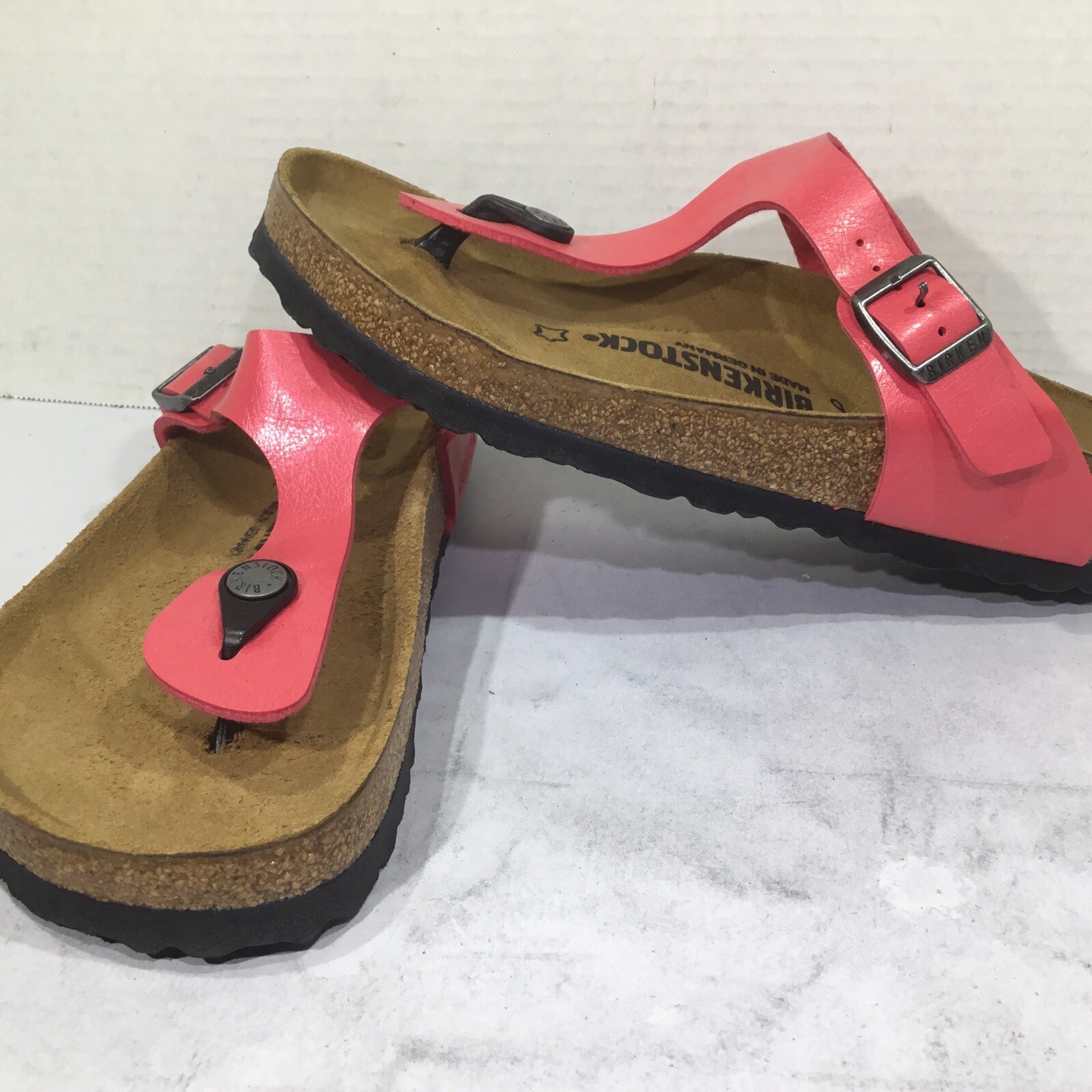 Birkenstock Womens Size 7 EU 38 Gizeh Graceful Raspberry Flip Flops Y23-1363