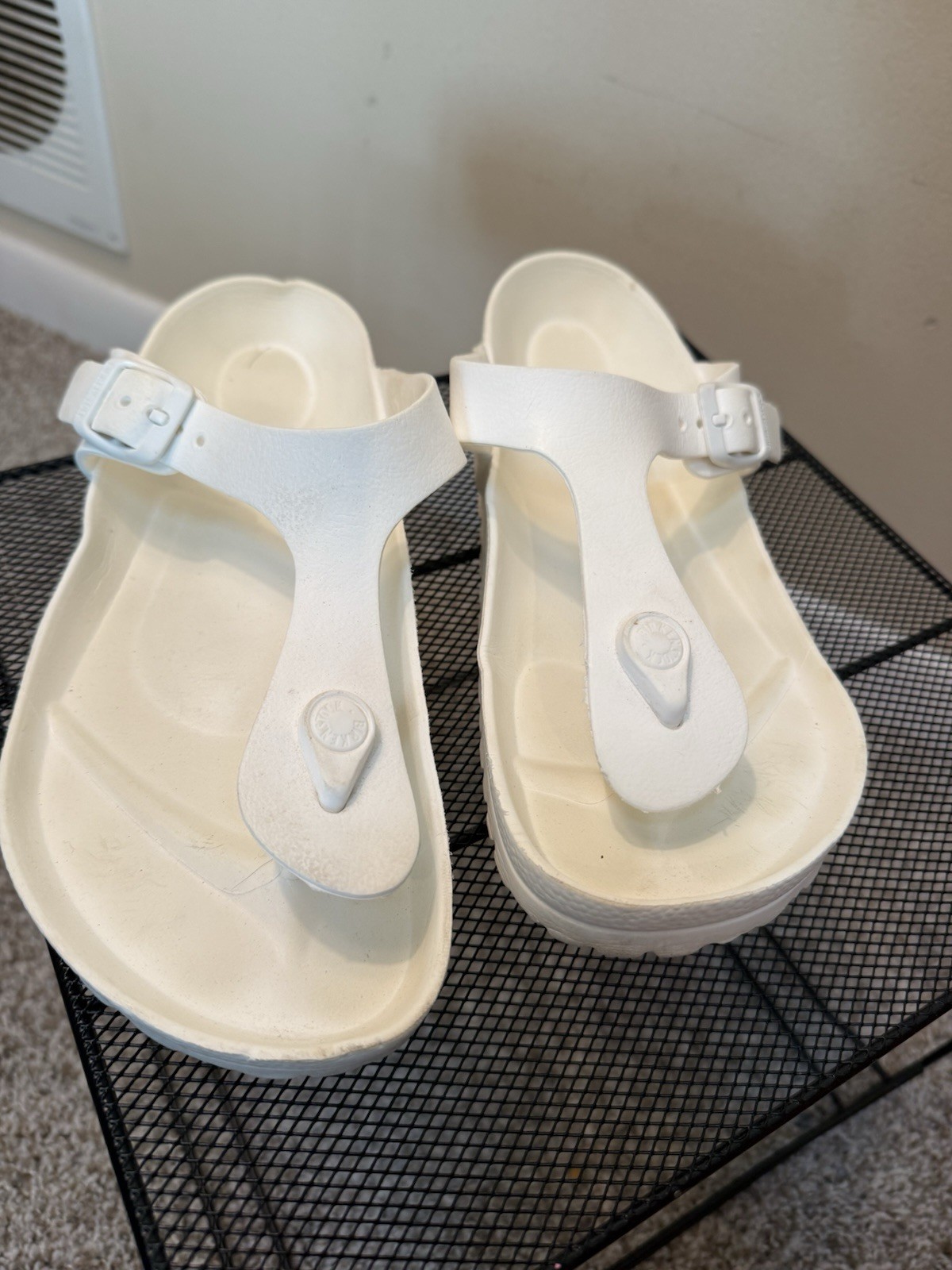 Birkenstock Gizeh Essentials – Women’s 8.5 39 – White EVA Thong