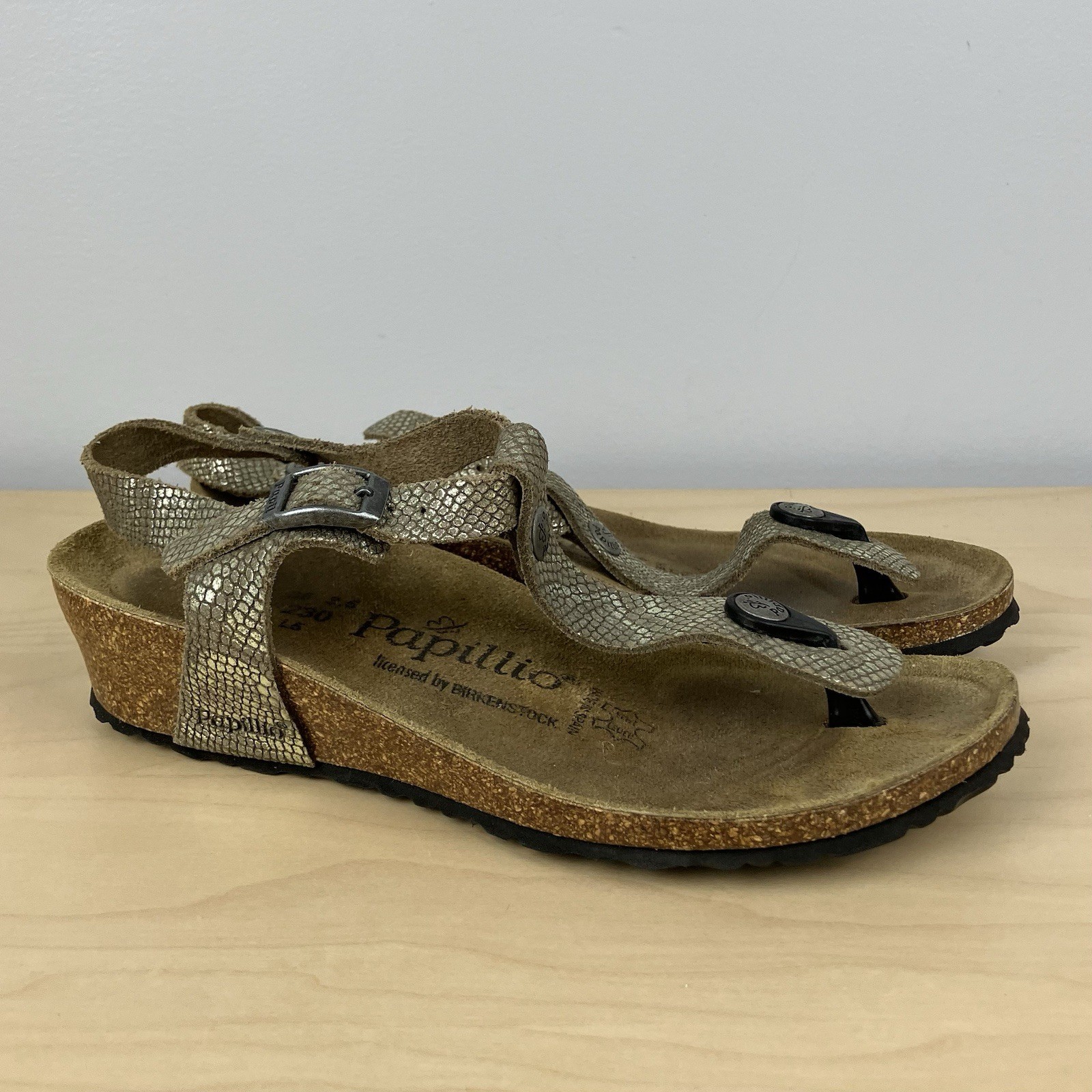 Birkenstock Papillio Women’s Size 36 / 5.0 Ashley Metallic Snake T Strap Sandals