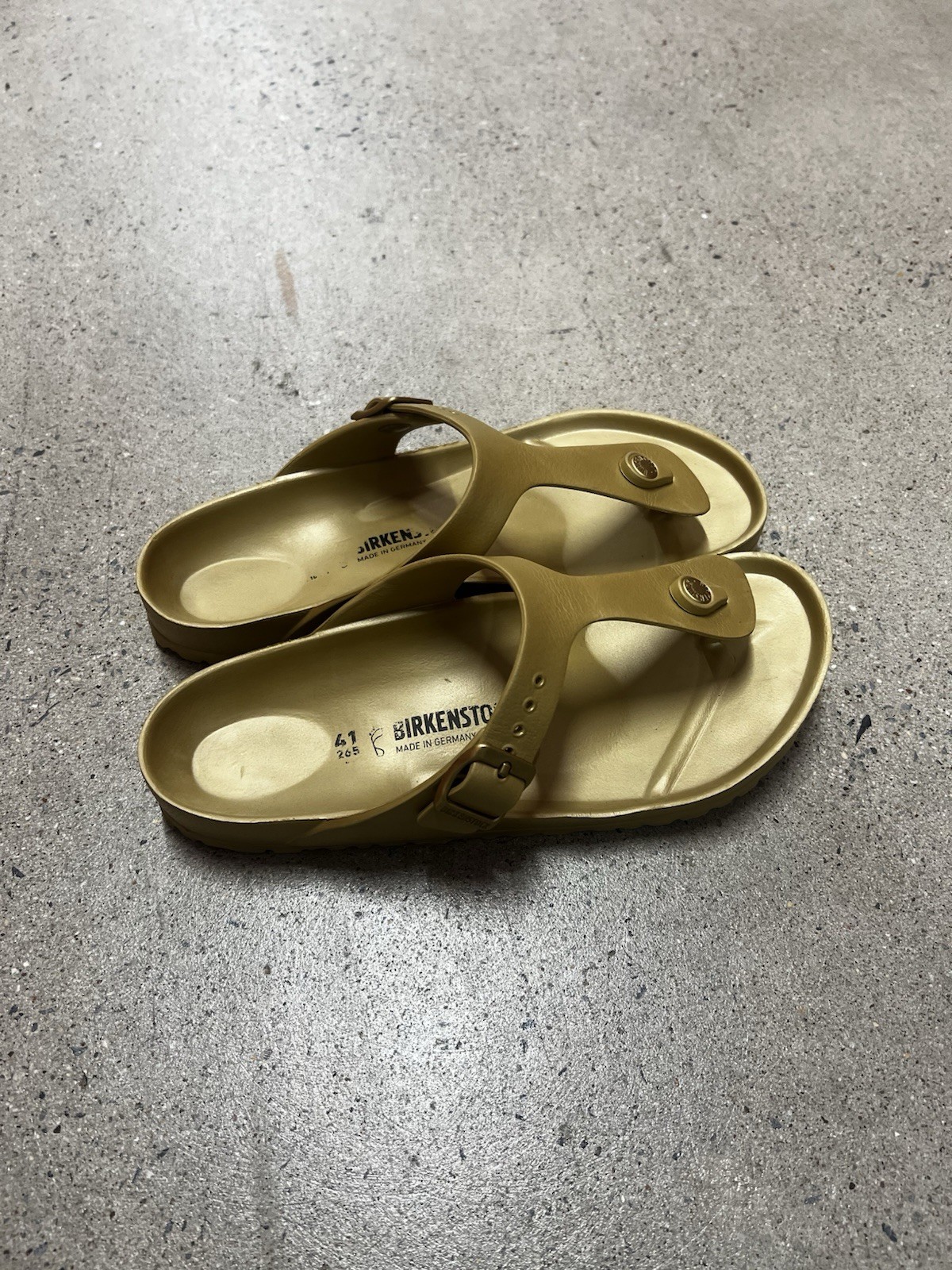 Birkenstock Gizeh Size-11 Women’s Sandal – Gold (845251)