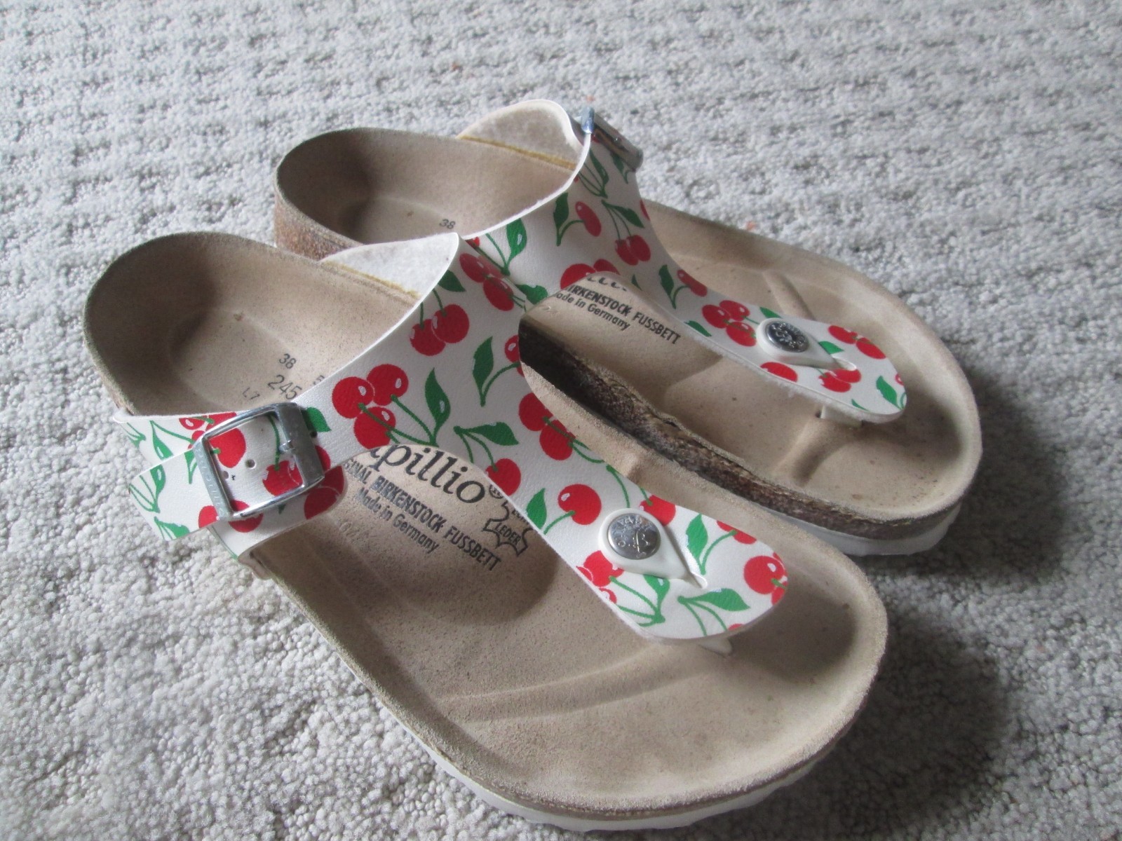Papillio Birkenstock Gizeh Thong Sandals Cherry Print Women’s Size 38 L7 M5