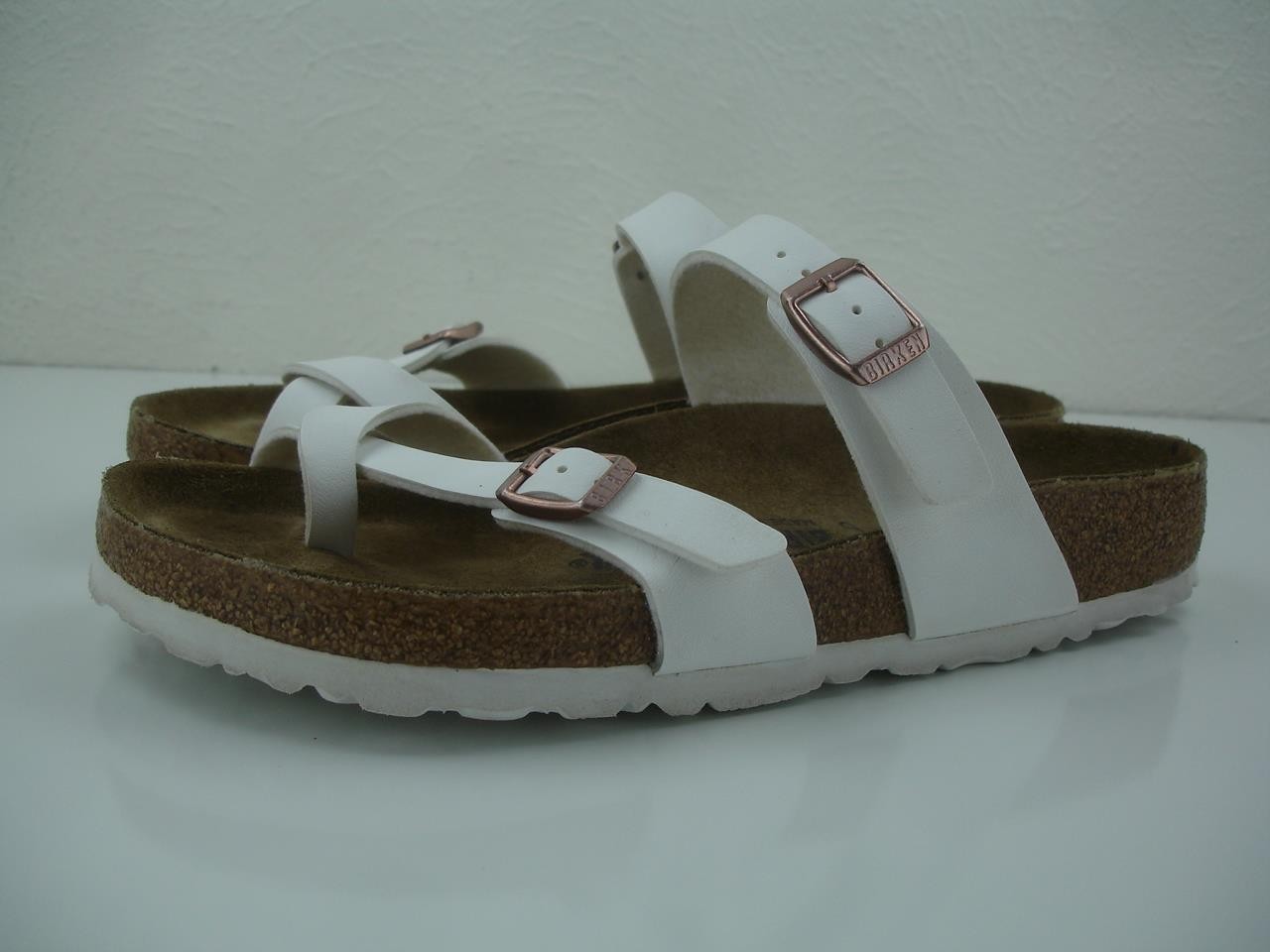 Women’s 9 M W Birkenstock 39 Mayari White Birko-Flor Toe Loop Thong Sandals Cork