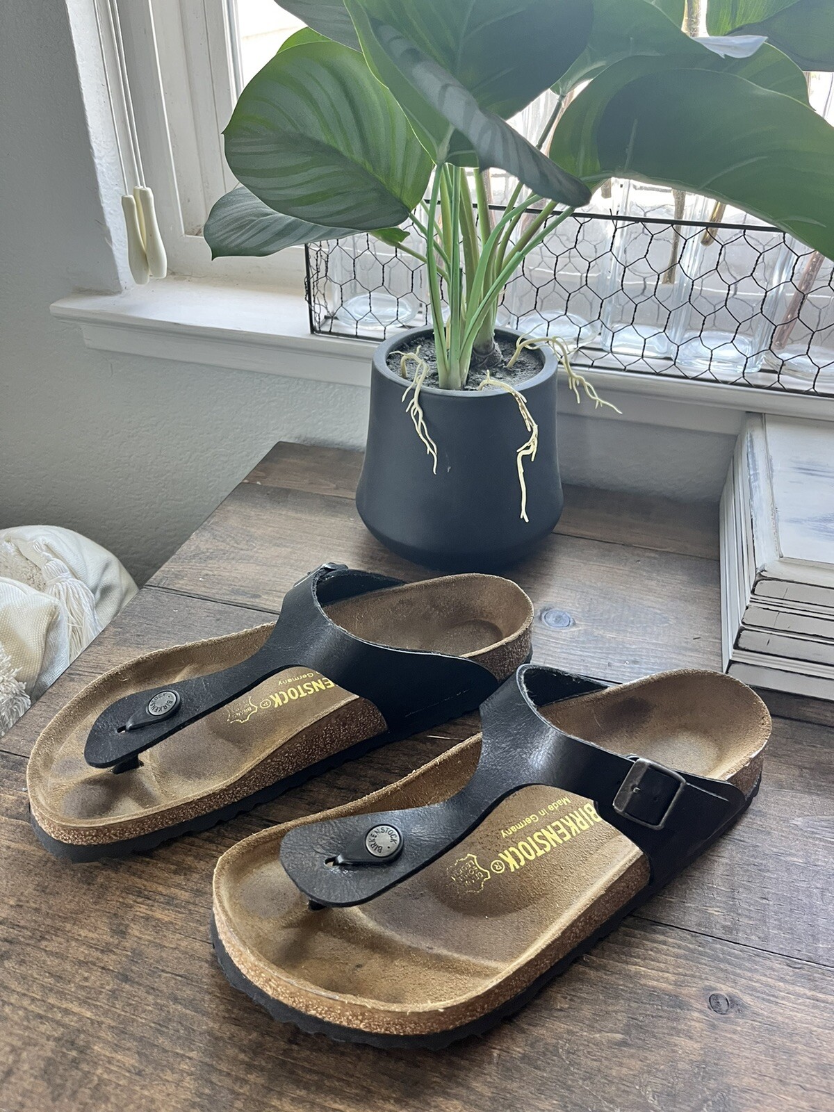 BIRKENSTOCK Gizeh Black Leather T Strap Sandel Flip Flop  Size 38