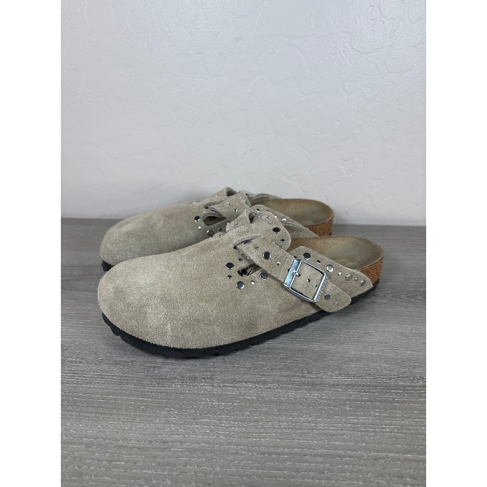 BIRKENSTOCK Boston Rivets Suede Clogs Taupe Shoes Womens 37 L6 M4