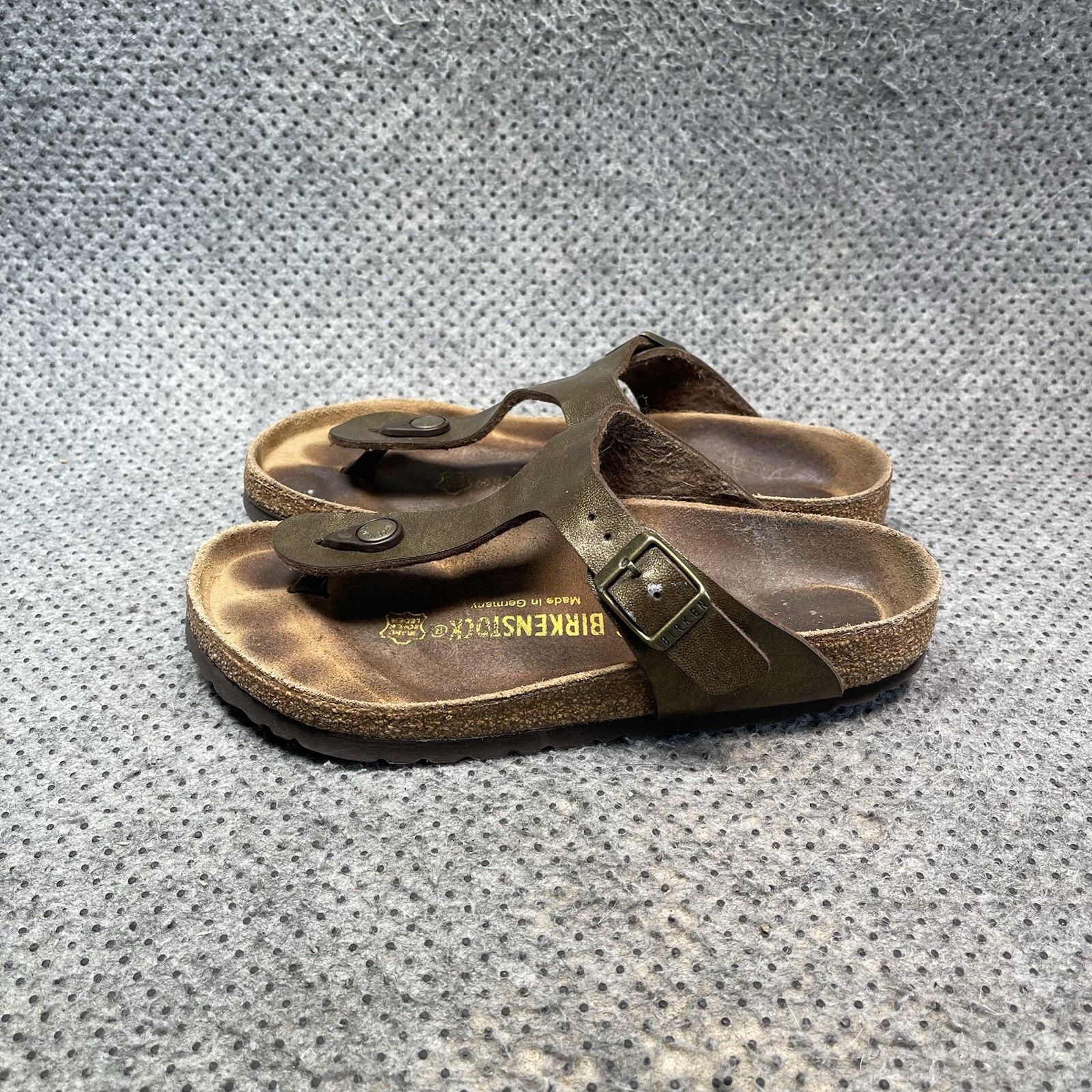 Birkenstock Gizeh Gold Sandals Size 5 Women’s