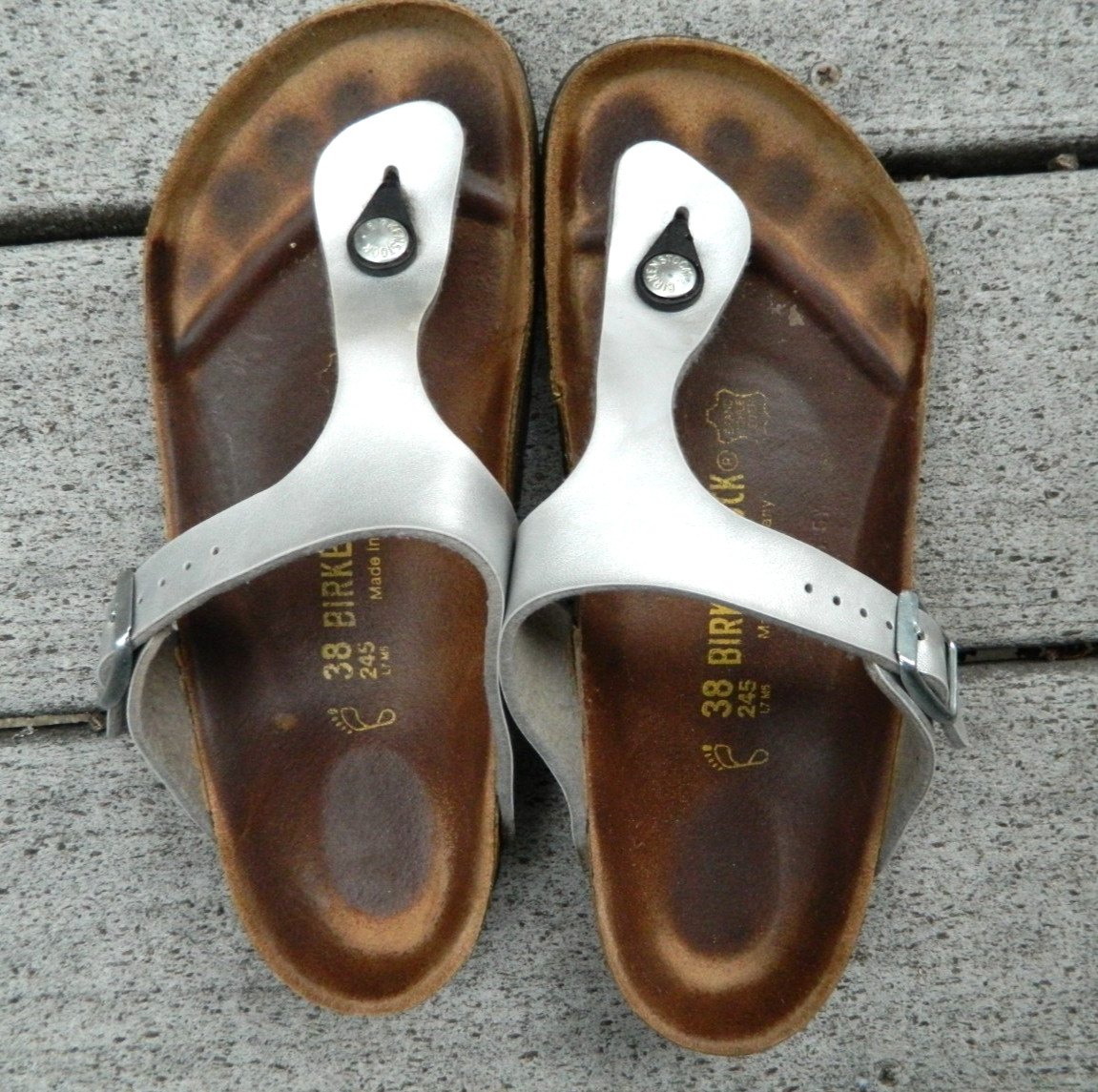 Birkenstock Silver Sandals Thongs Gizeh Birko-Flor Women’s Size 38 EU 7-7.5 US