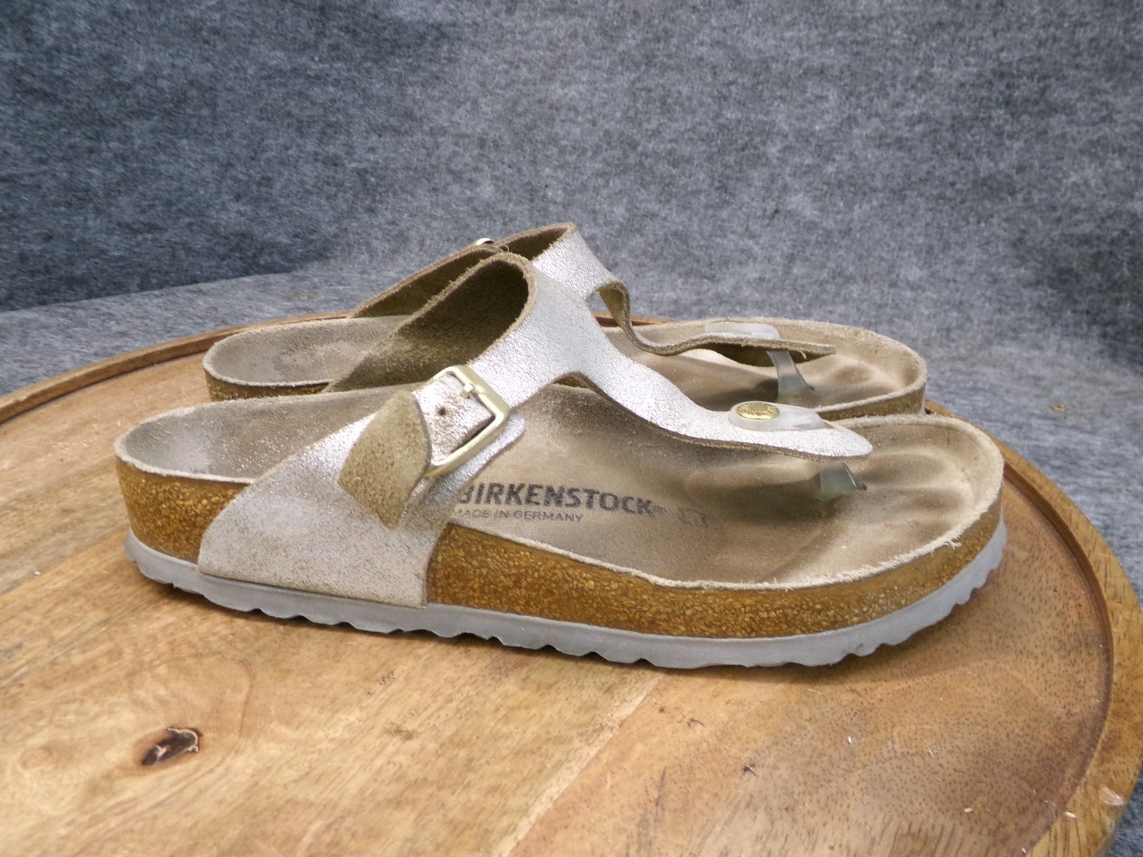 Birkenstock Gizeh Women Washed Metallic Silver Leather Sandals Size 39 US 8 Reg.