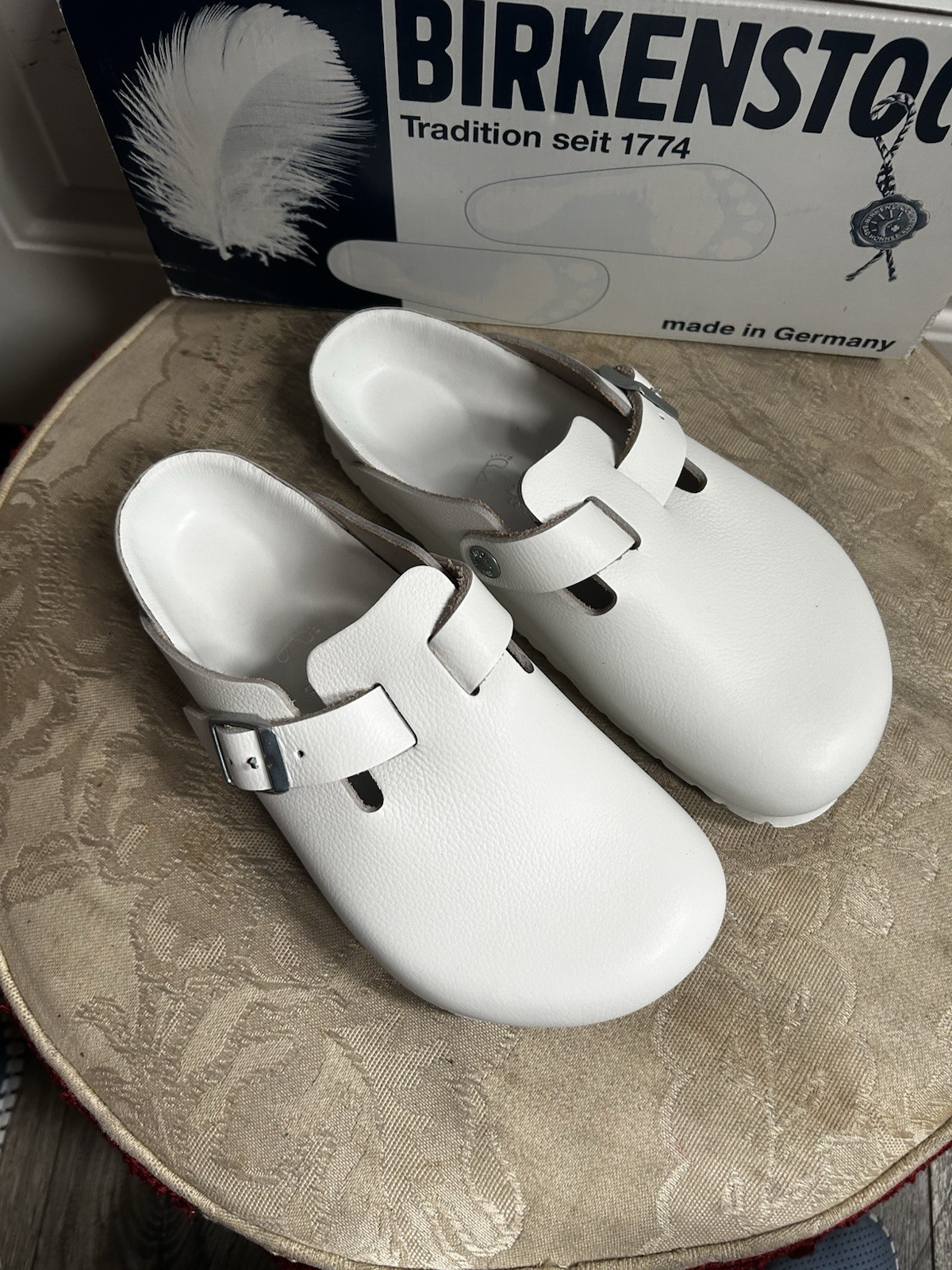 Sz 35-Birkenstock Boston White Women’s Leather Slides