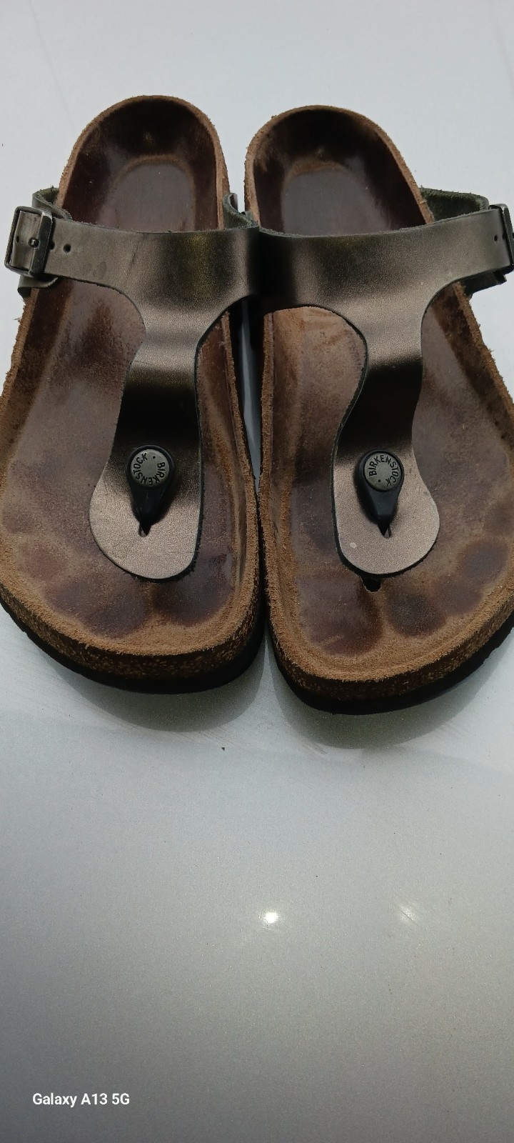Birkenstock Gizeh Women’s Leather Sandal Size 39 EU (8-8.5) Metallic Bronze Used