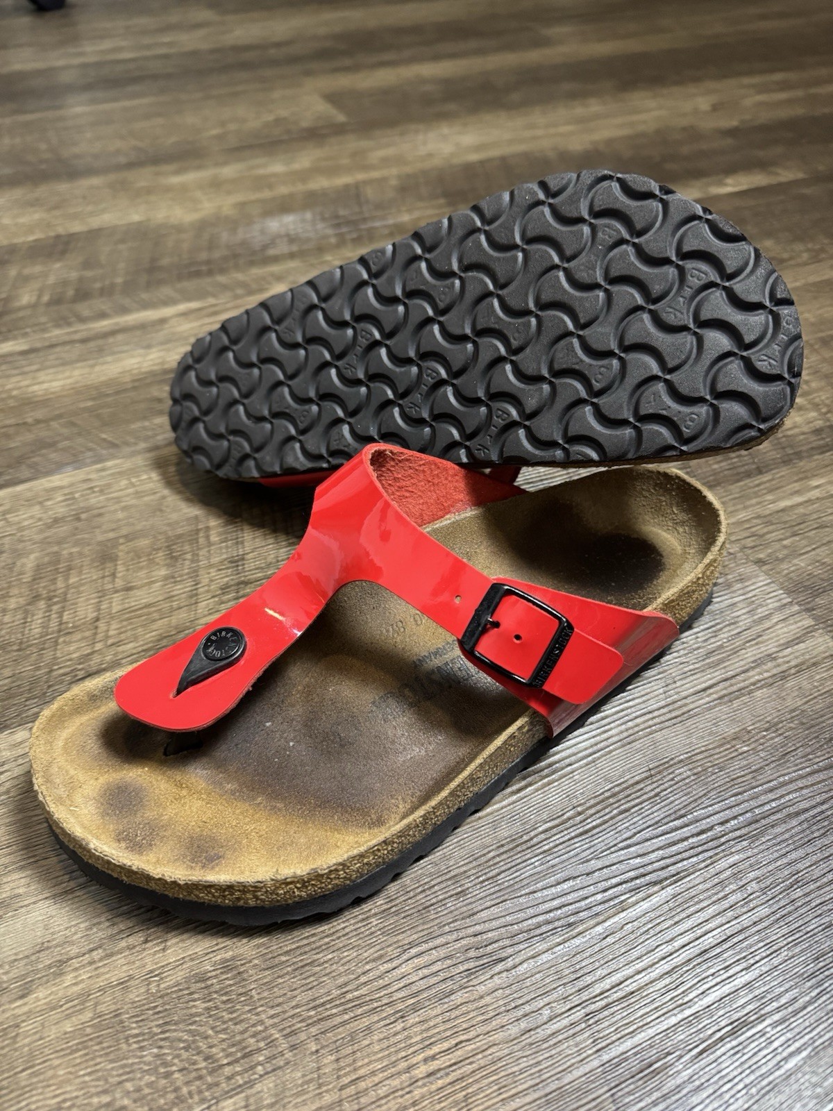 Birkenstock Gizeh Model In Red Patent Finish Sz 41 Women’s 10-10.5 Outdoors