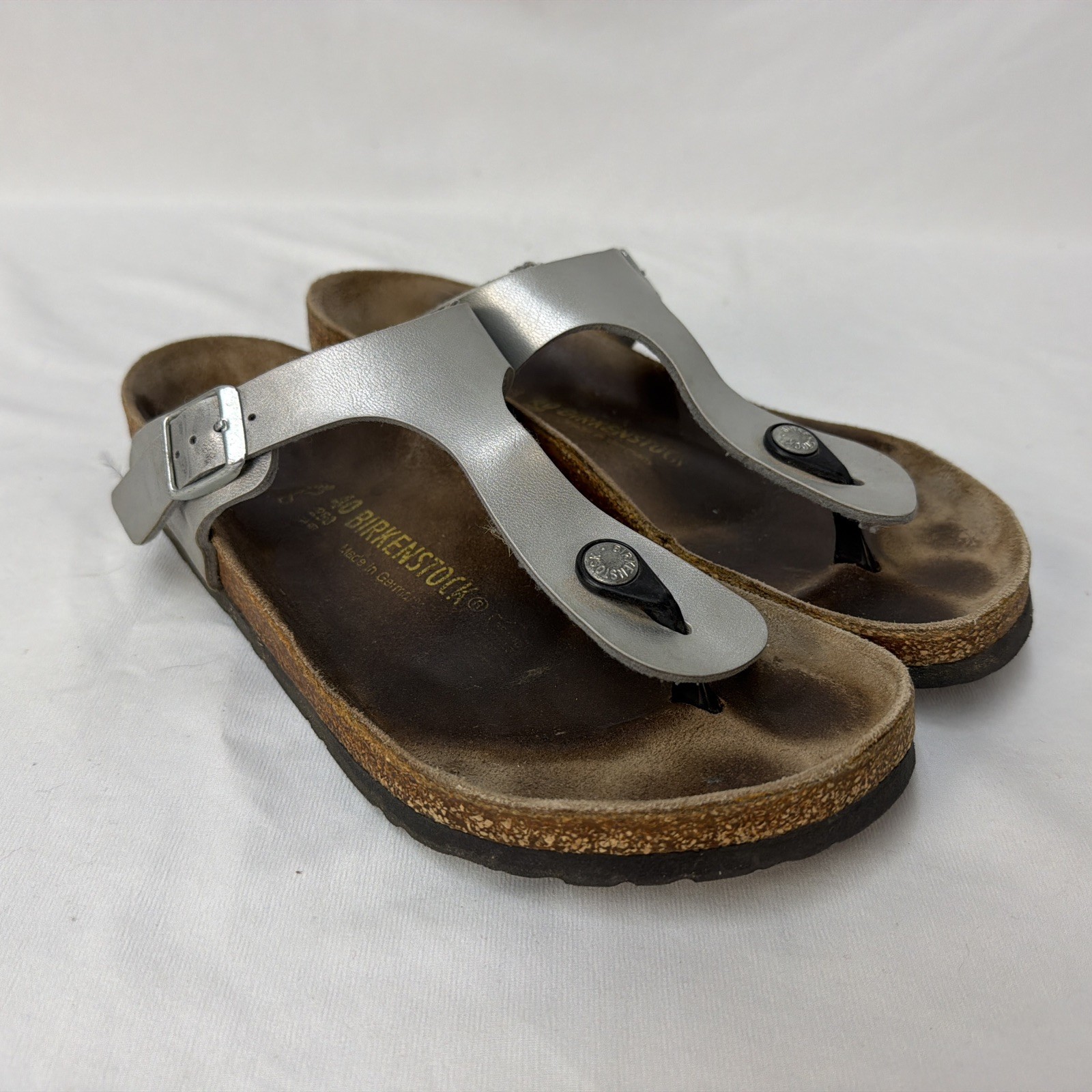 BIRKENSTOCK GIZEH SILVER METALLIC BIRKO FLOR THONG SANDALS SIZE 40 L9 M7 GERMANY