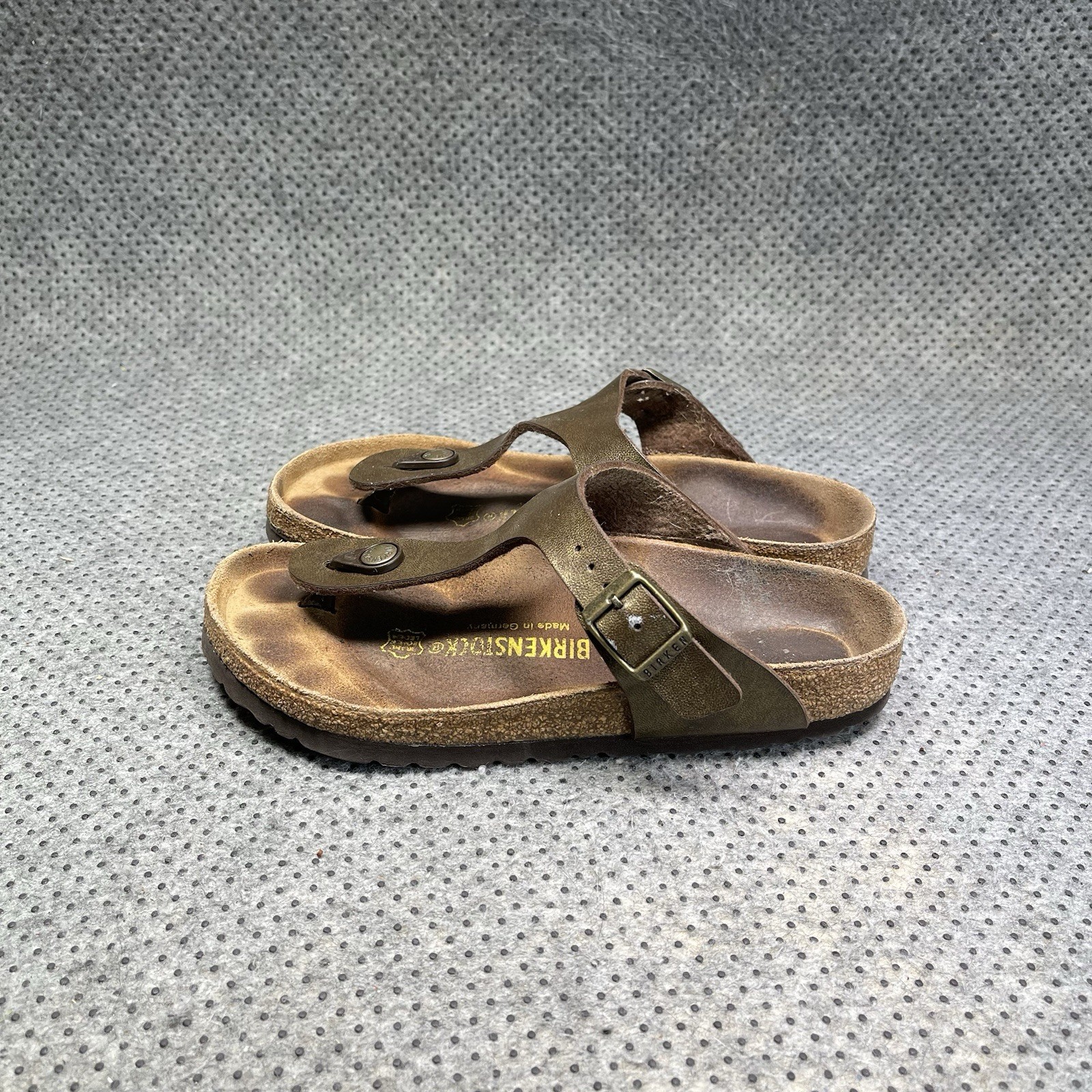 Birkenstock Gizeh Gold Leather Straps Size 5 Women’s