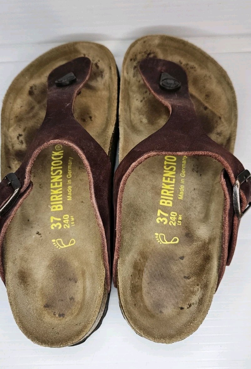 Birkenstock Gizeh Oiled Leather Sandals – Burgundy, Size 37 / 8
