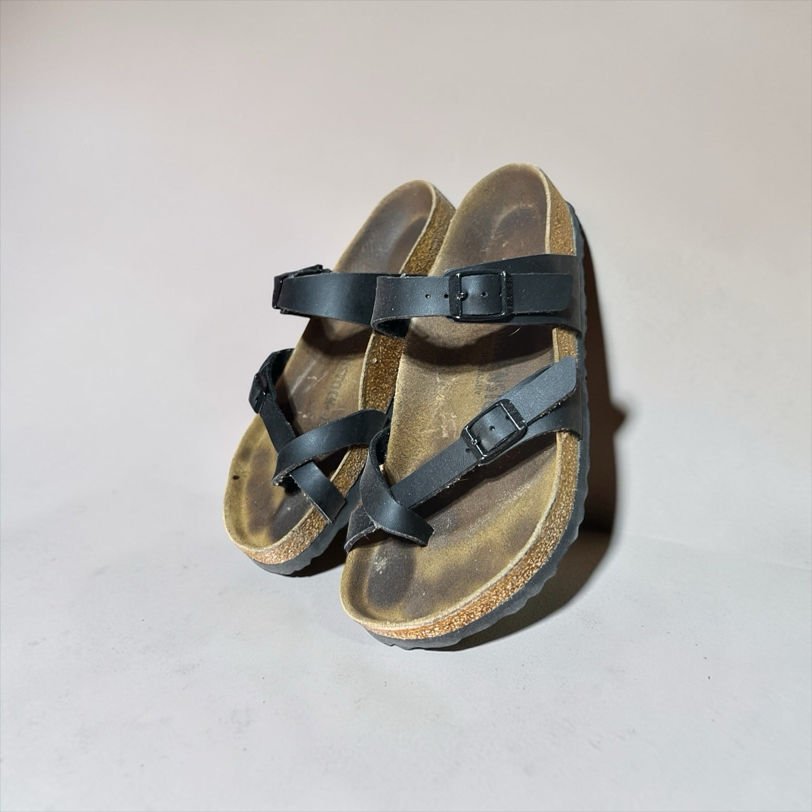 Birkenstock Mayari in black, featuring a toe loop / adjustable strap EU 38 US
