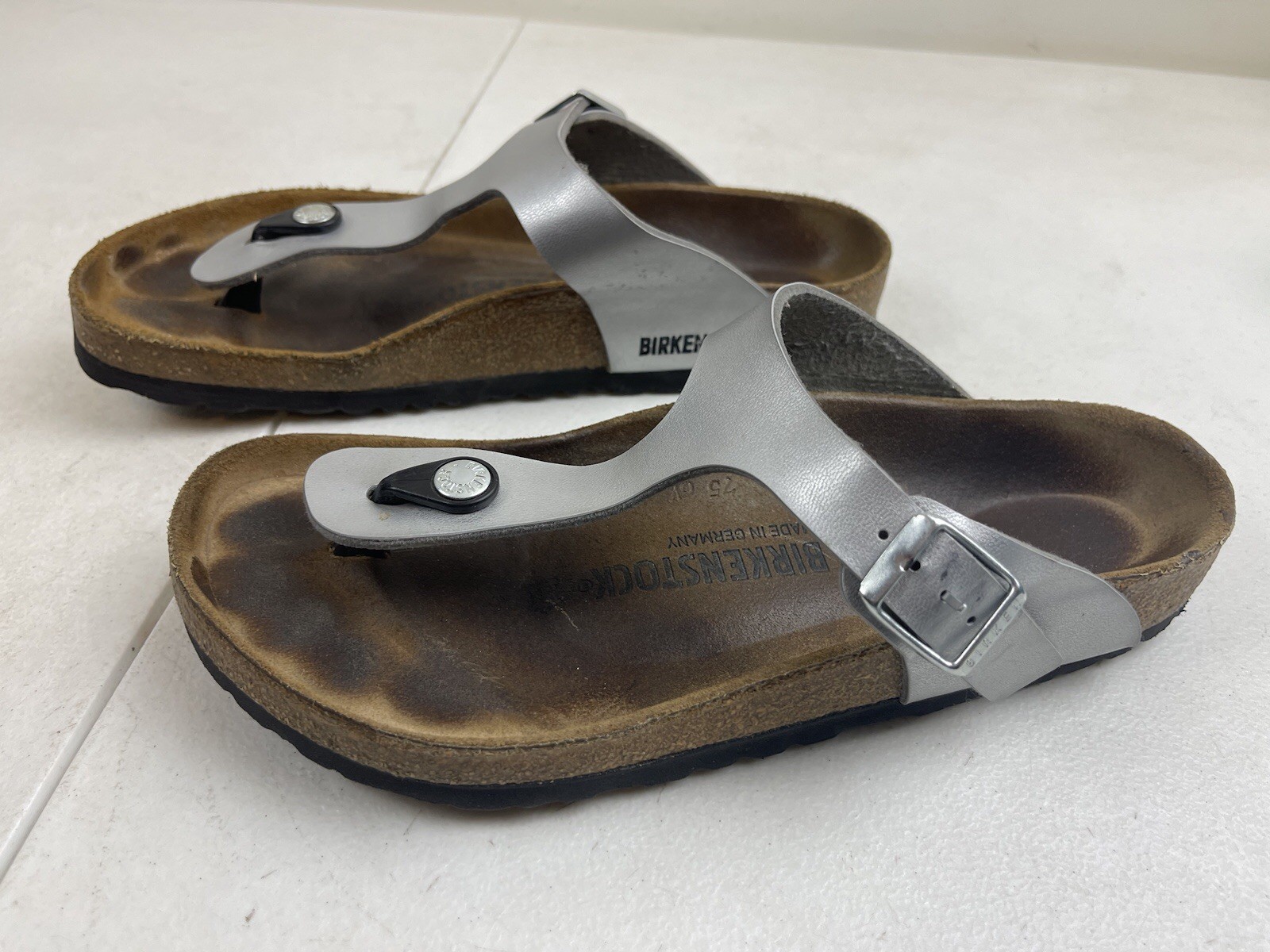 Birkenstock Gizeh Metallic Birko-Flor Sandal Size is 39 250 L8 M6