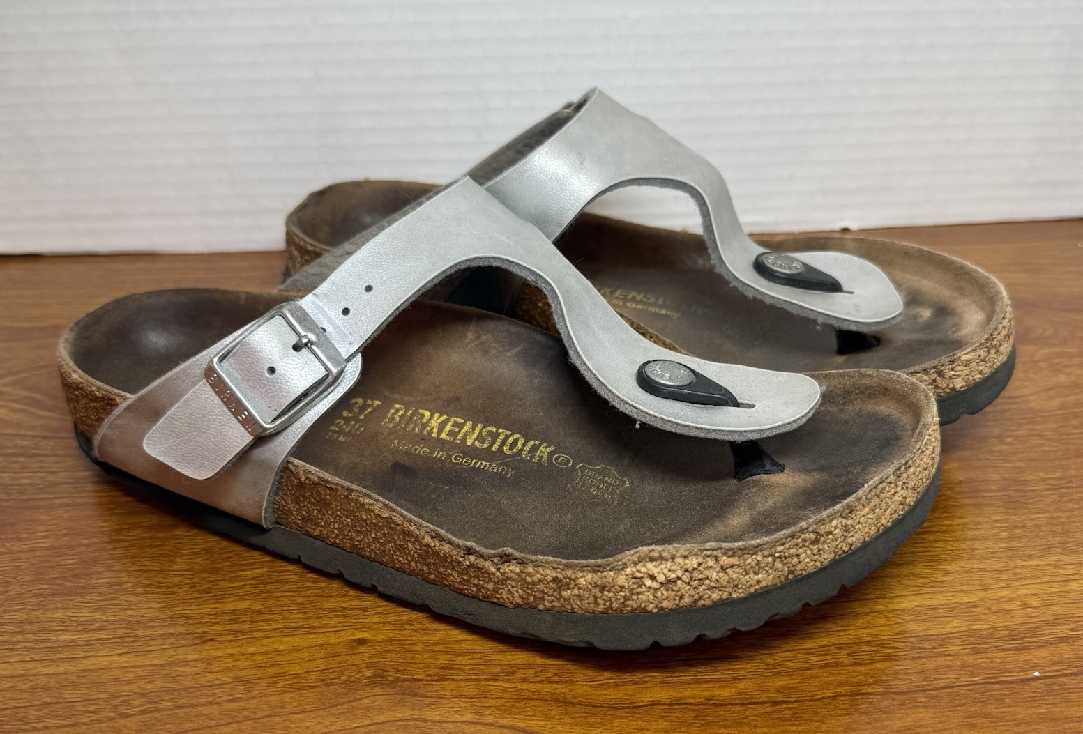Birkenstock Gizeh Womens 37 US 6 Metallic Silver Leather Thong T Strap Sandals