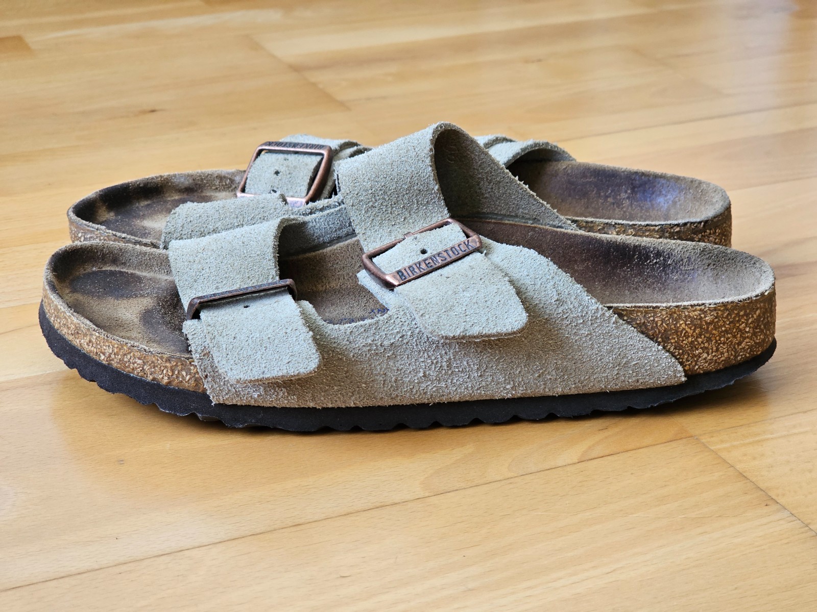 Birkenstock Arizona Soft Footbed Taupe Suede Size 39 / Women’s 8 / Unisex Sandal