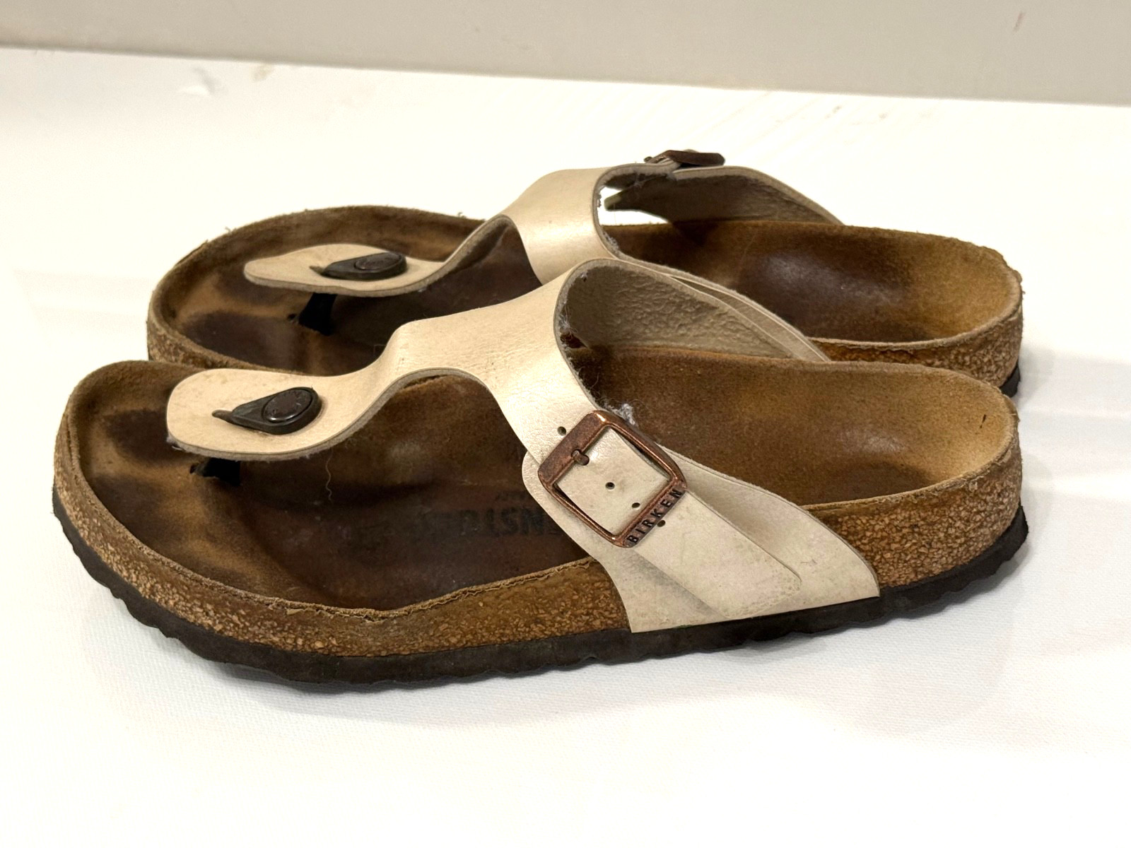 Birkenstock Gizeh size 37 pearlescent creamy color thong flip flop sandal