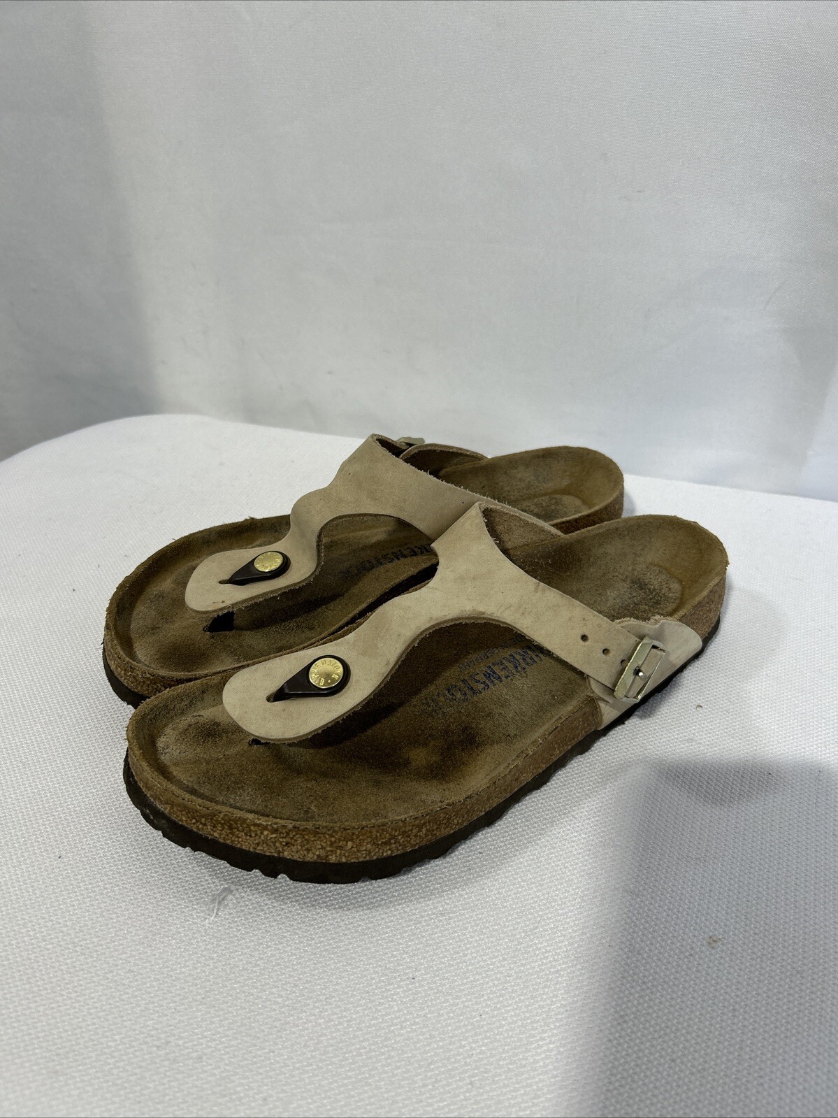 Birkenstock Gizeh Womens Size 8 Brown Tan  Leather Buckle Thong Casual Sandals