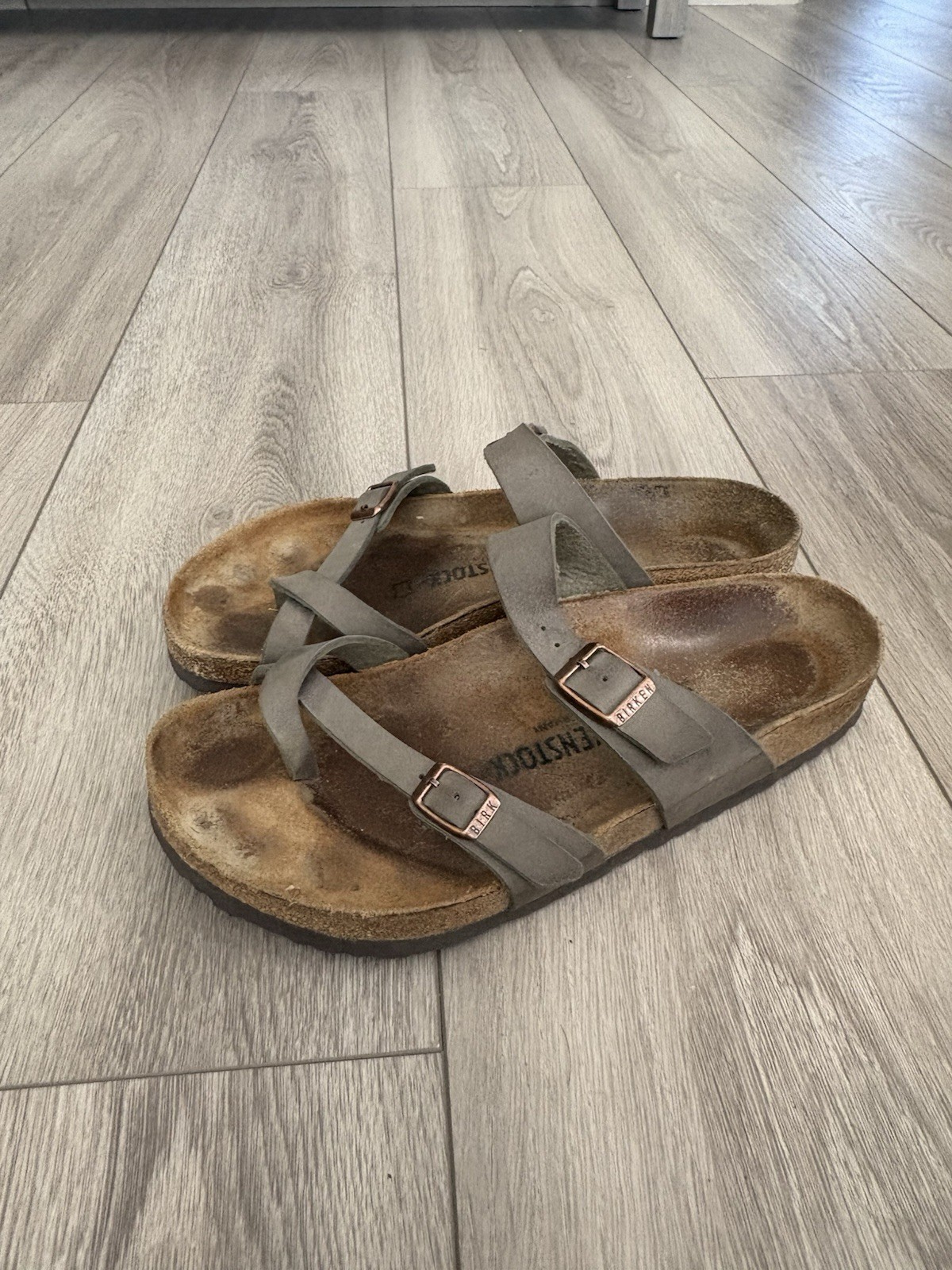 Birkenstock Mayari Sandals 41/W10/M8 Brown Toe Loop Buckles Casual Comfort