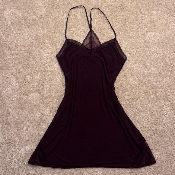 Victoria’s Secret babydoll chemise w/ racerback straps and lace detailing Size M
