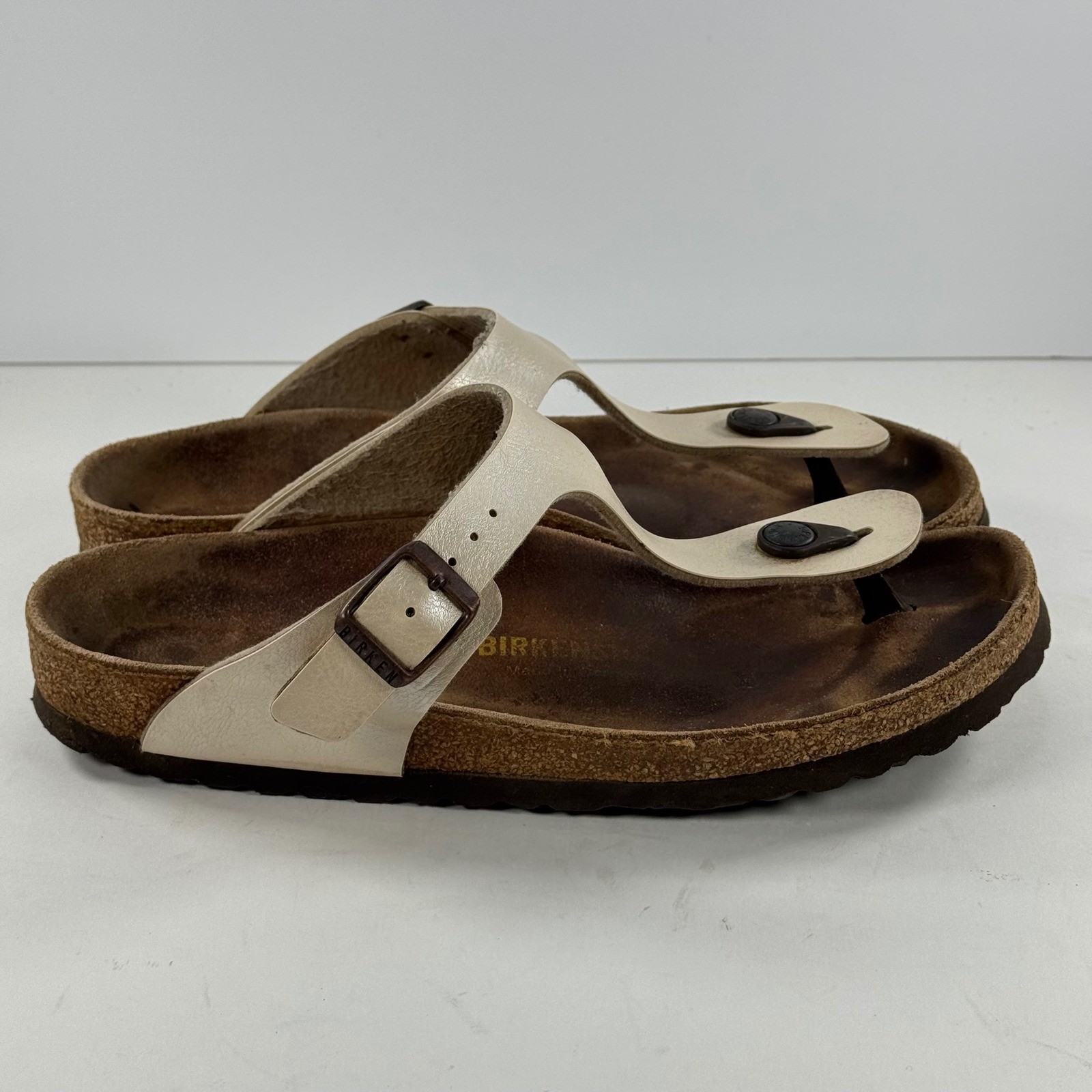 Birkenstock Gizeh White Metallic Gold Thong Sandals Women’s Size 39 EU 8 5 US
